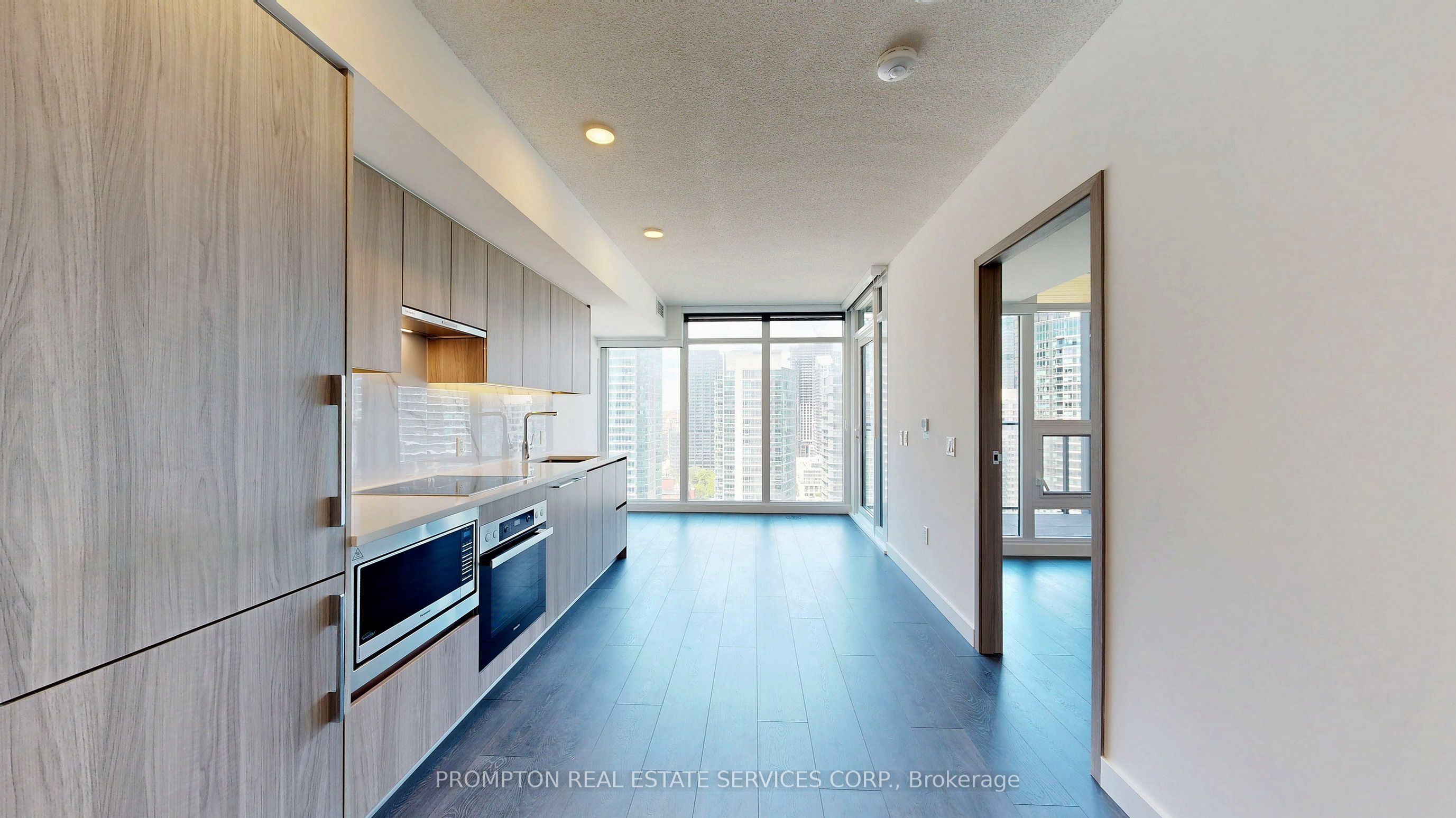 1 Concord Cityplace Way 3702, Toronto, ON M5V 0X3 photo 2