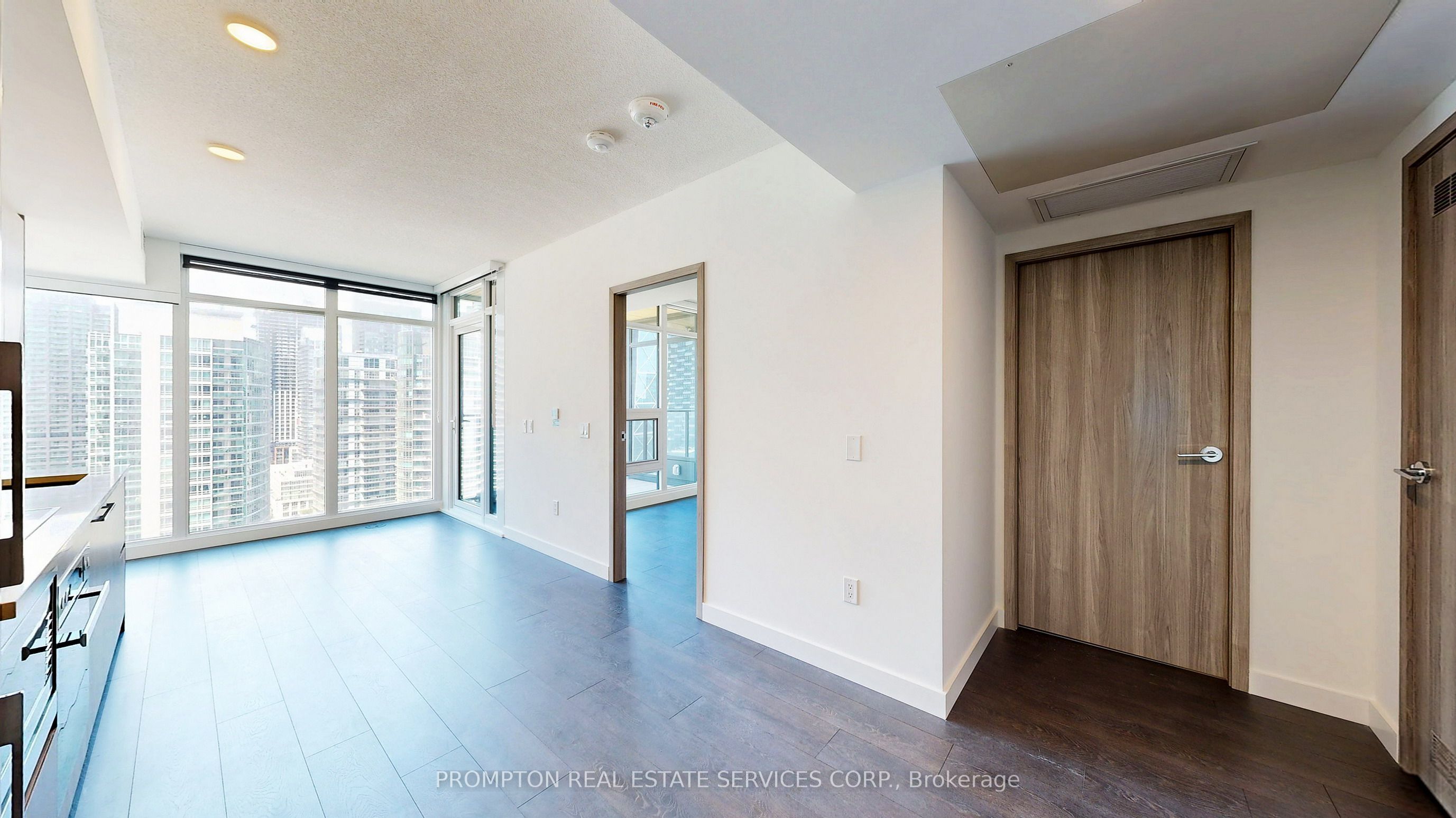 1 Concord Cityplace Way 3702, Toronto, ON M5V 0X3 photo 4