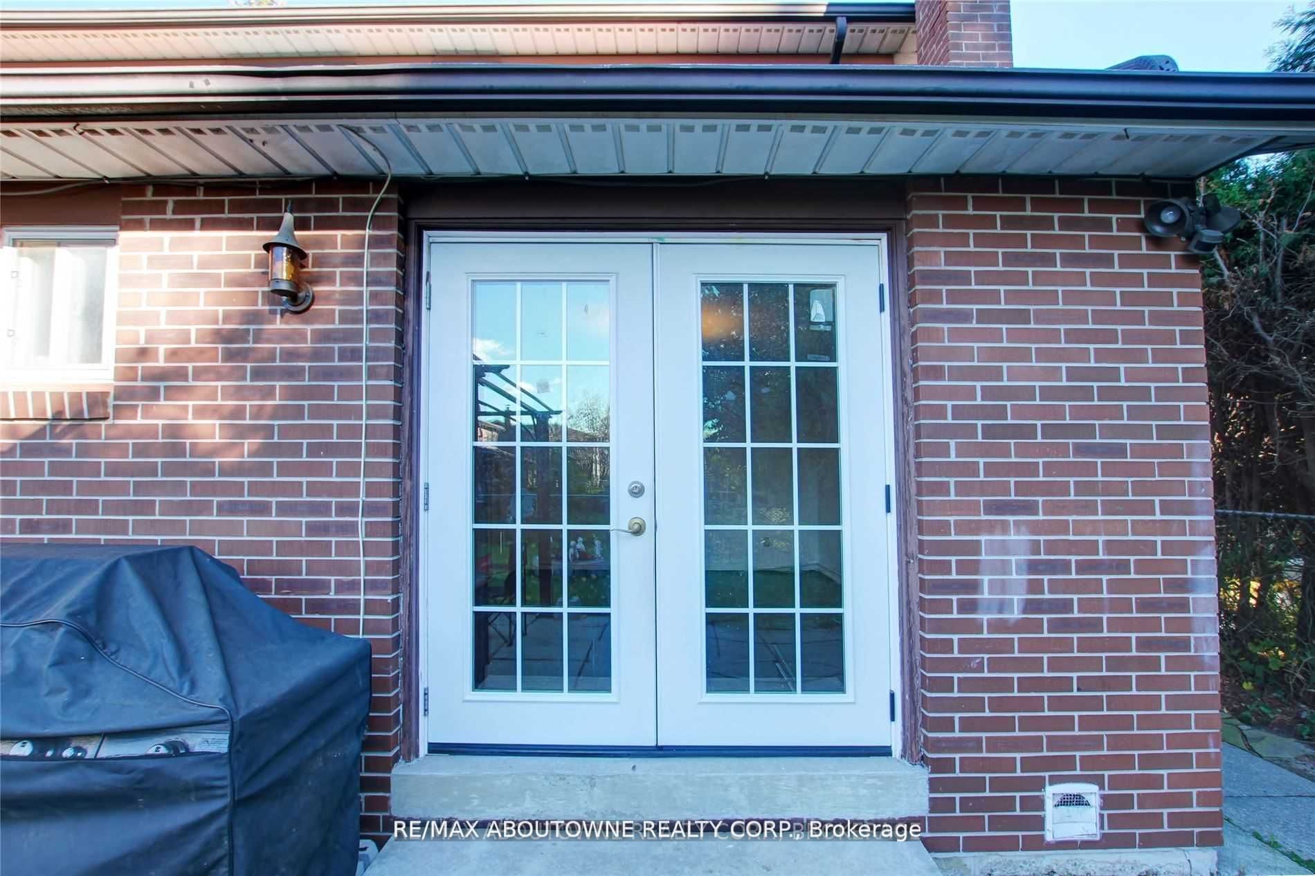 14 Angus Drive Lower, Toronto, ON M2J 2X1 photo 3