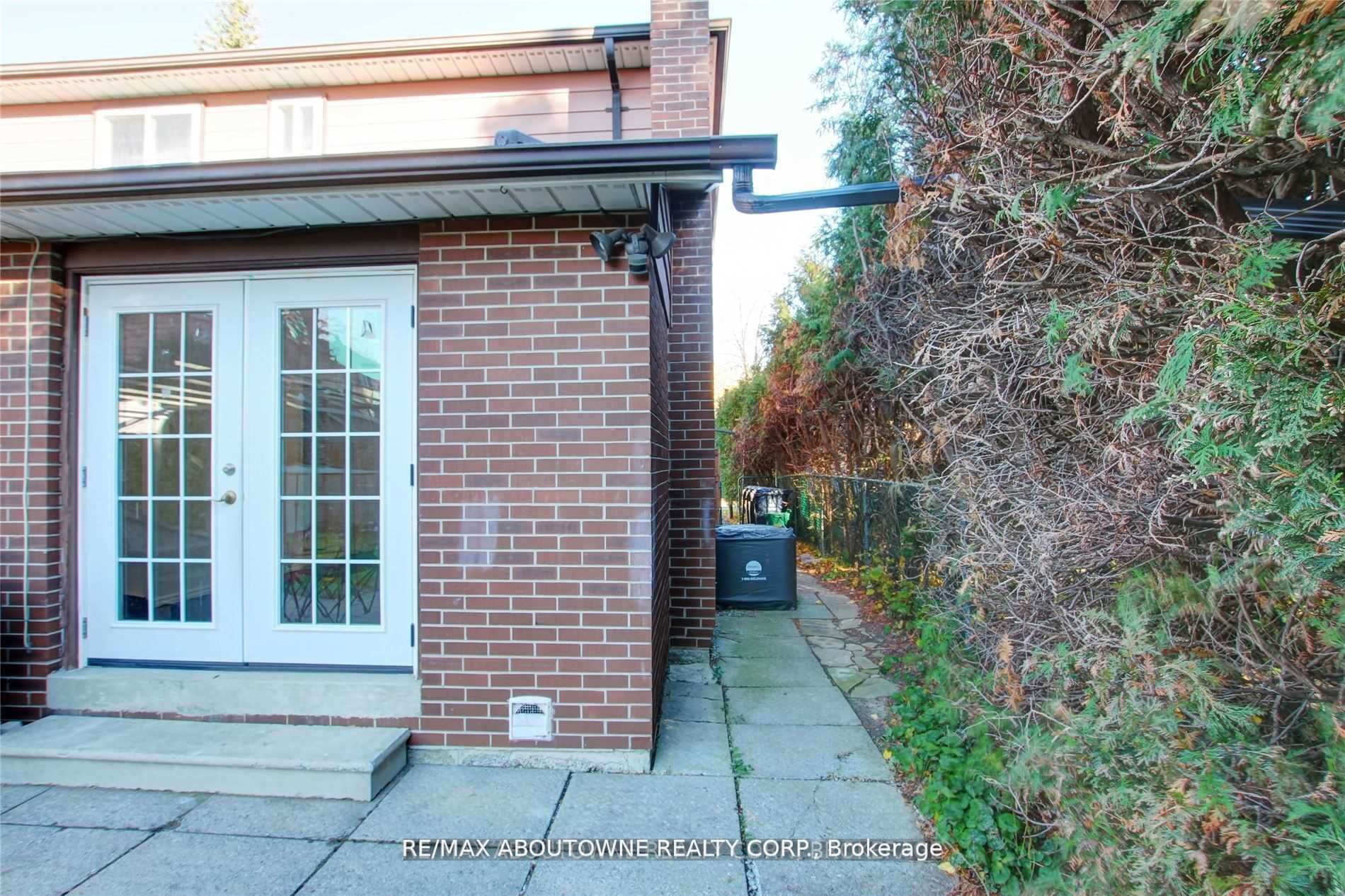 14 Angus Drive Lower, Toronto, ON M2J 2X1 photo 4