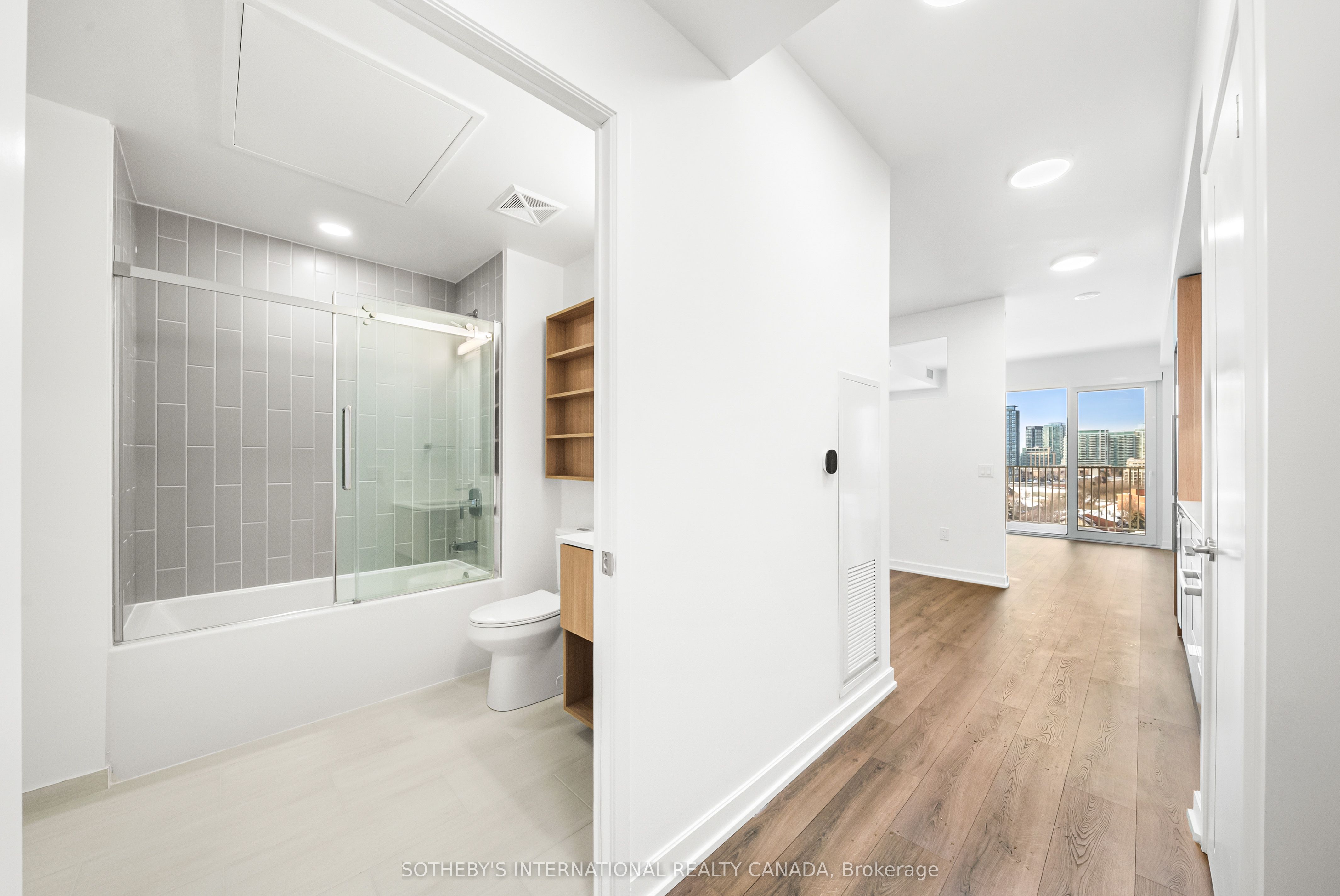 88 Bathurst Street 1113, Toronto, ON M5V 0W8 photo 3