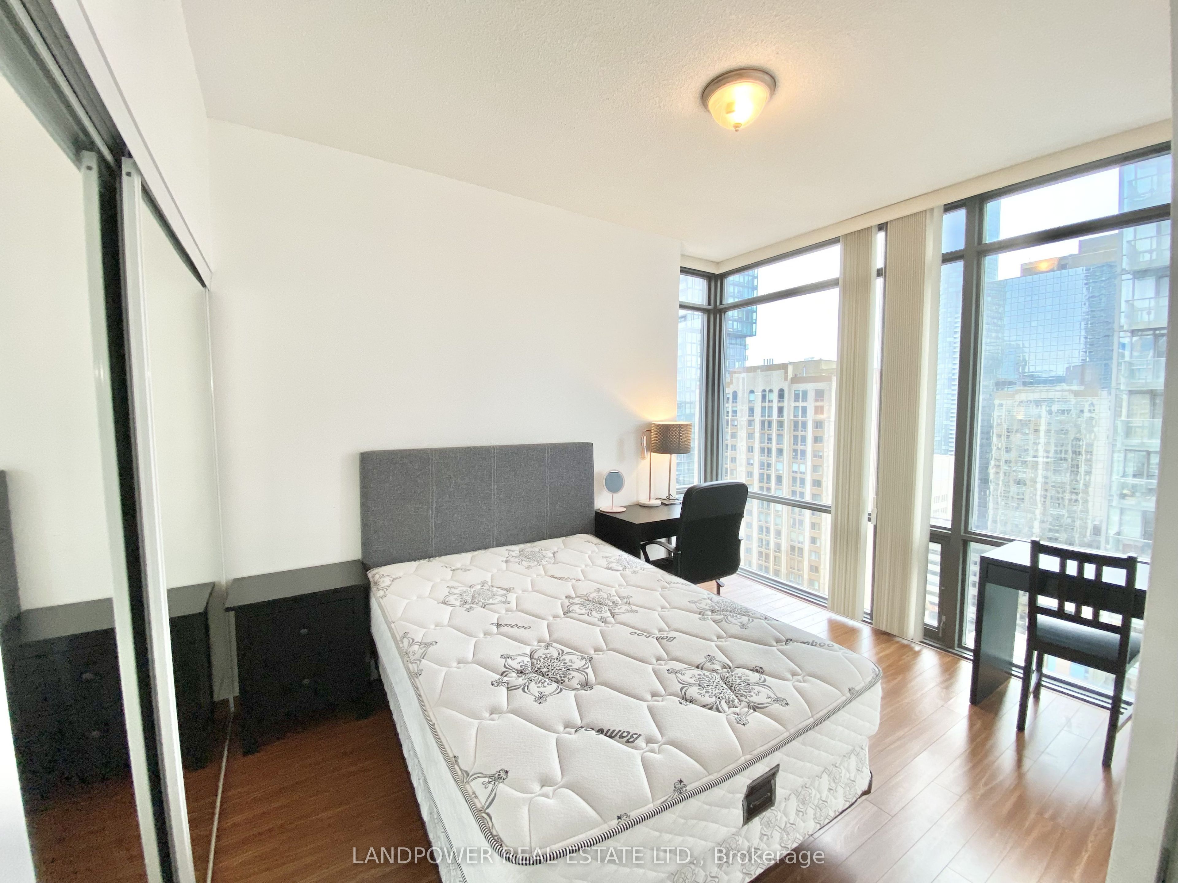 37 Grosvenor Street 2409, Toronto, ON M4Y 3G5