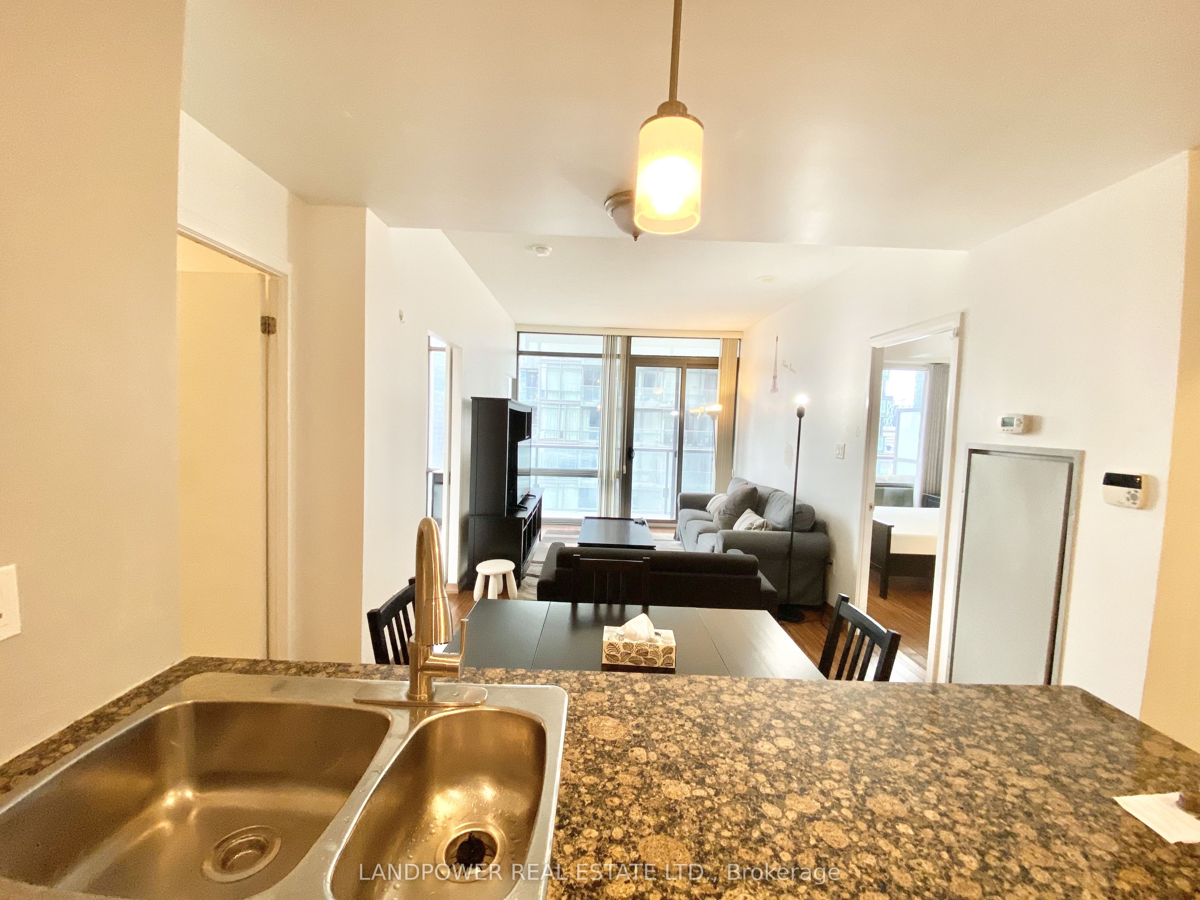 37 Grosvenor Street 2409, Toronto, ON M4Y 3G5 photo 3