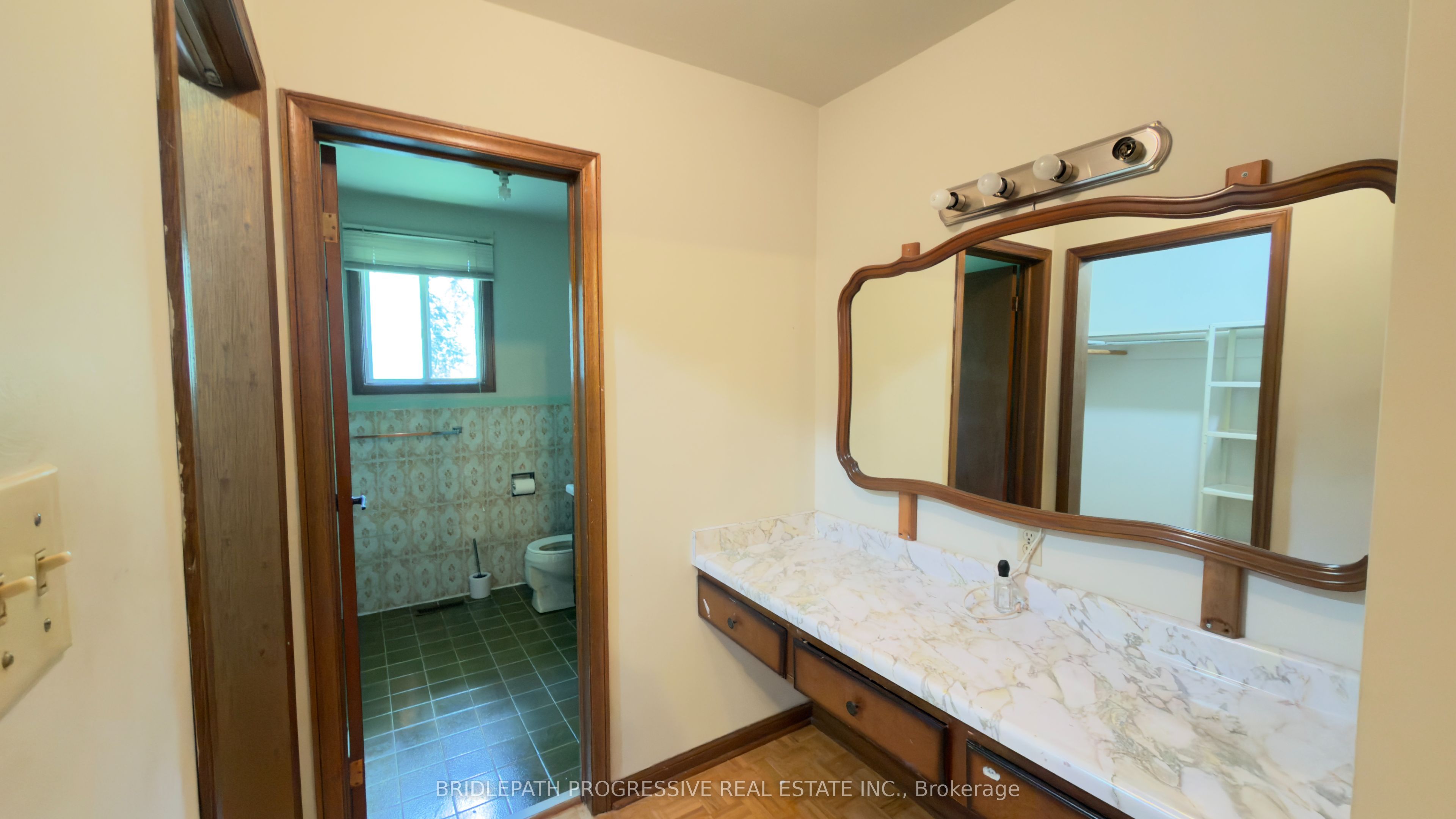 589 Sheppard Avenue E, Toronto, ON M2K 1B4 photo 3