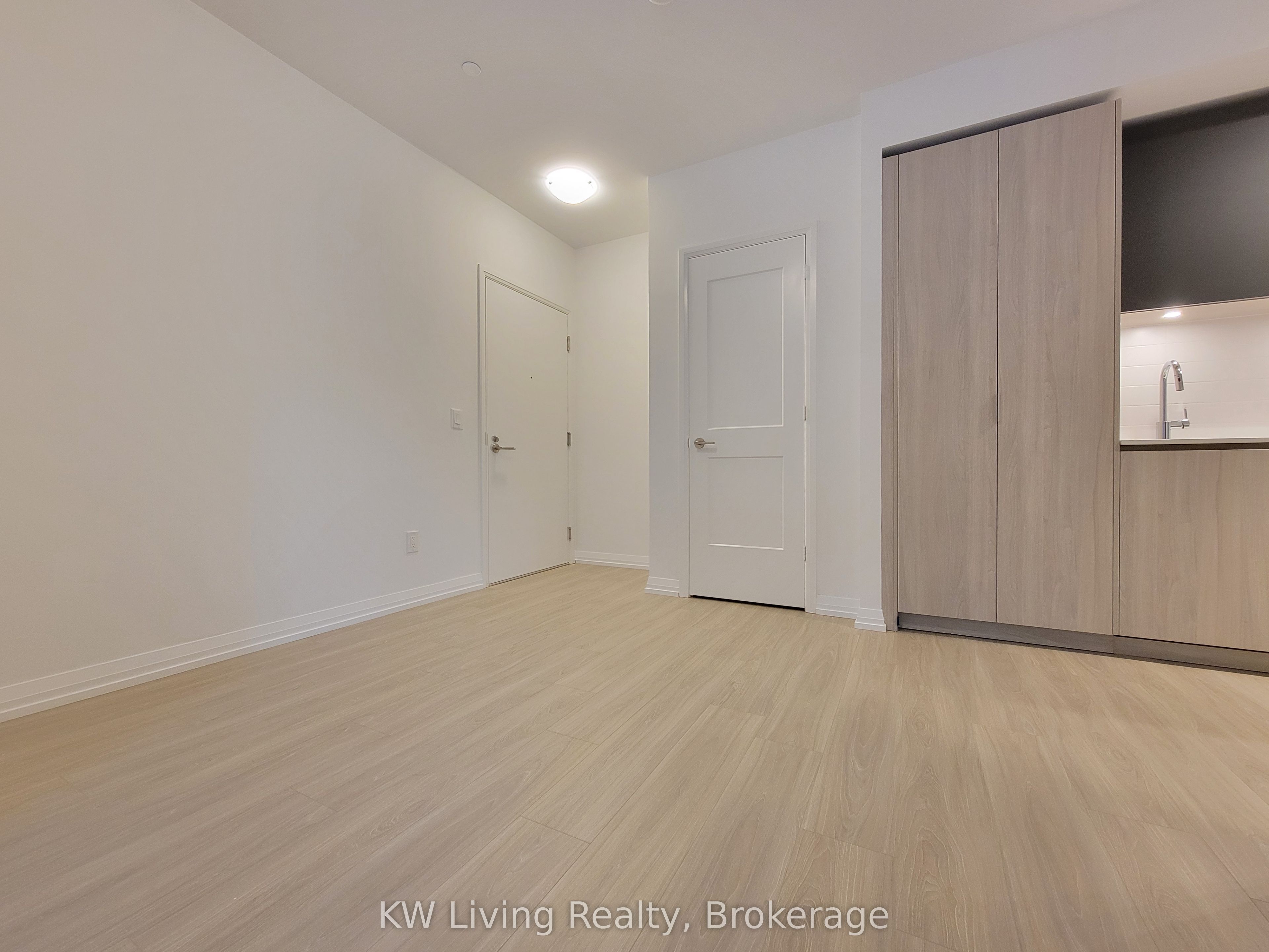 8 Widmer Street 505, Toronto, ON M5V 0W6 photo 3