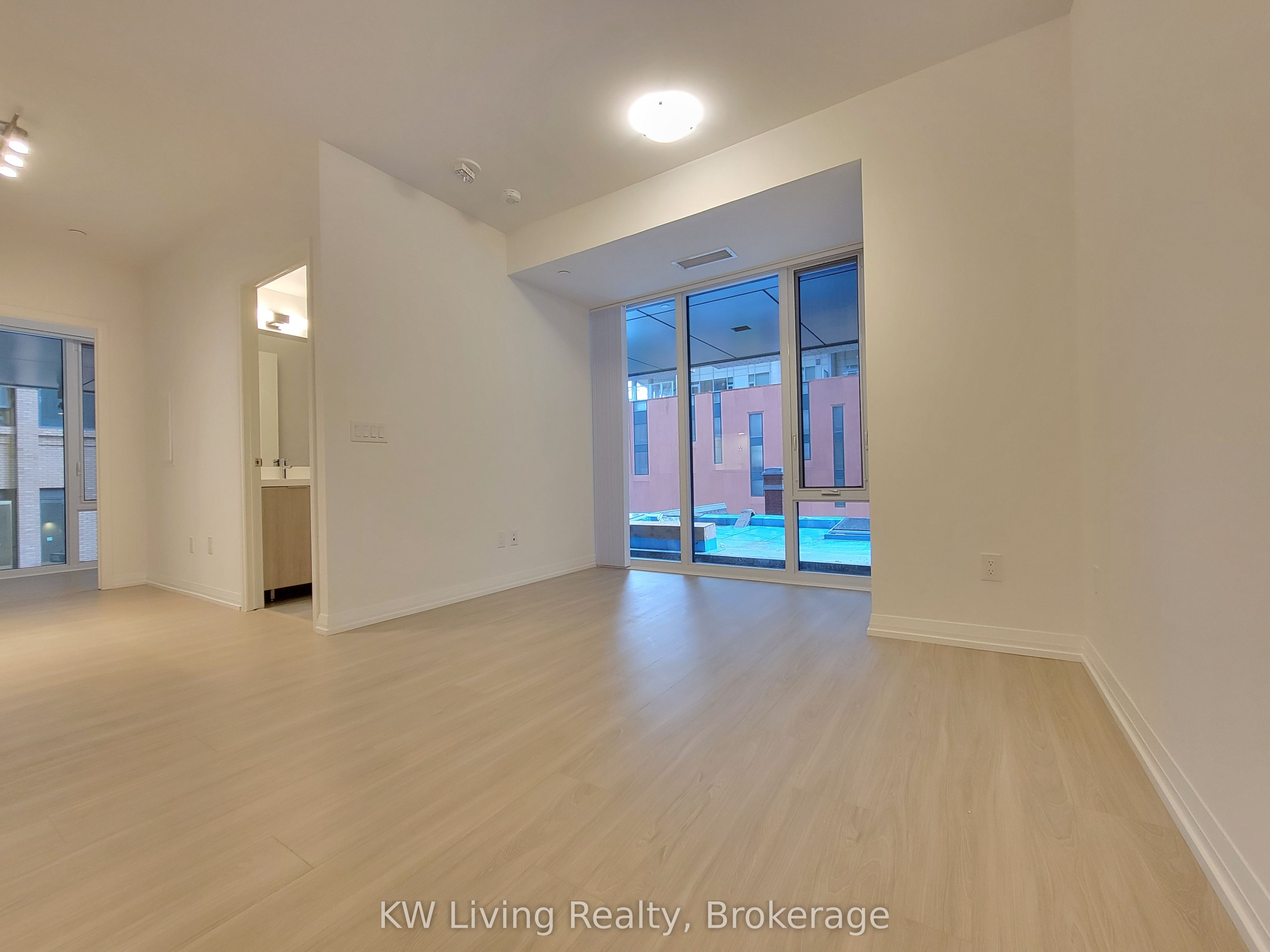 8 Widmer Street 505, Toronto, ON M5V 0W6 photo 4