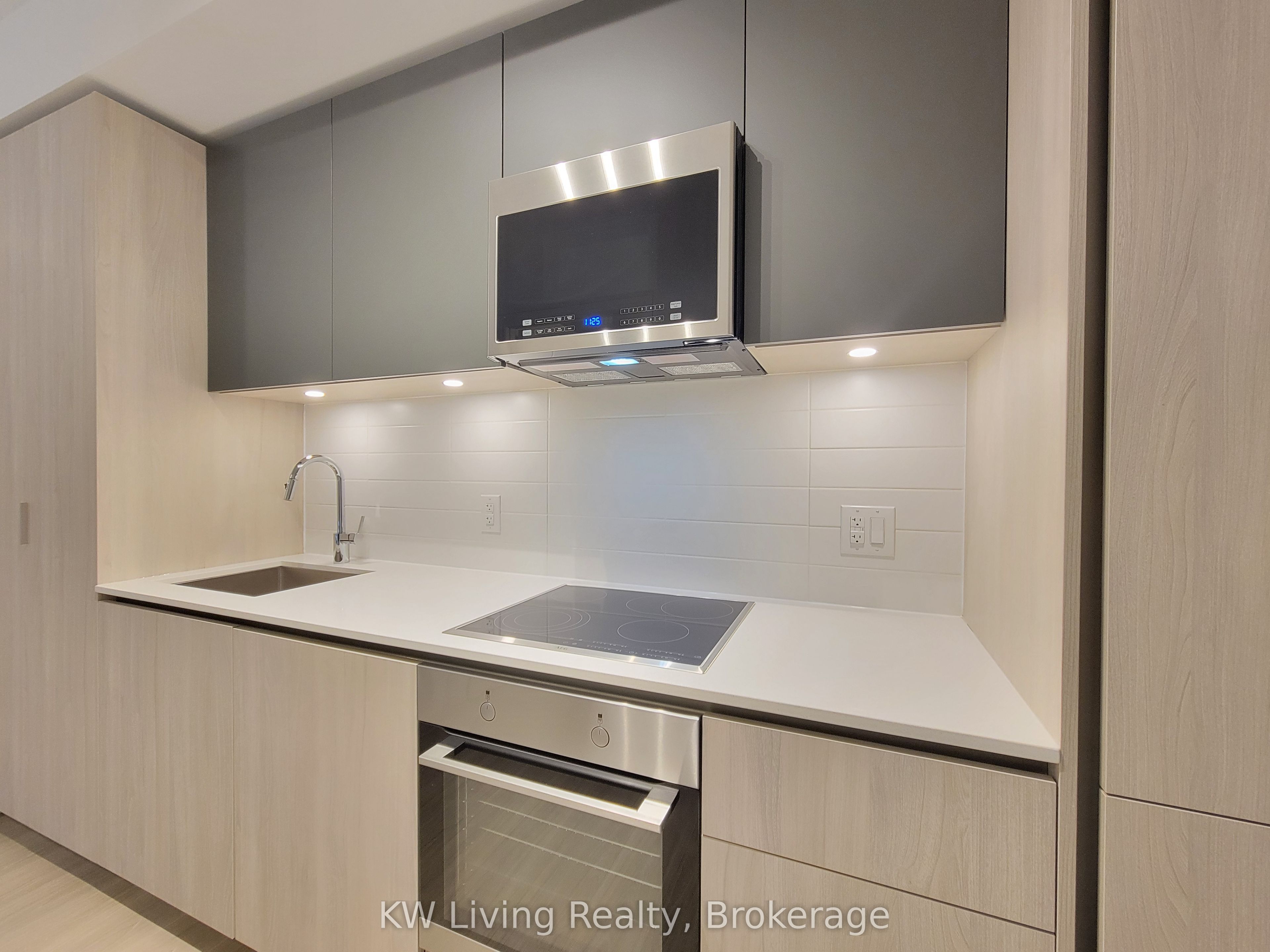 8 Widmer Street 505, Toronto, ON M5V 0W6 photo 5