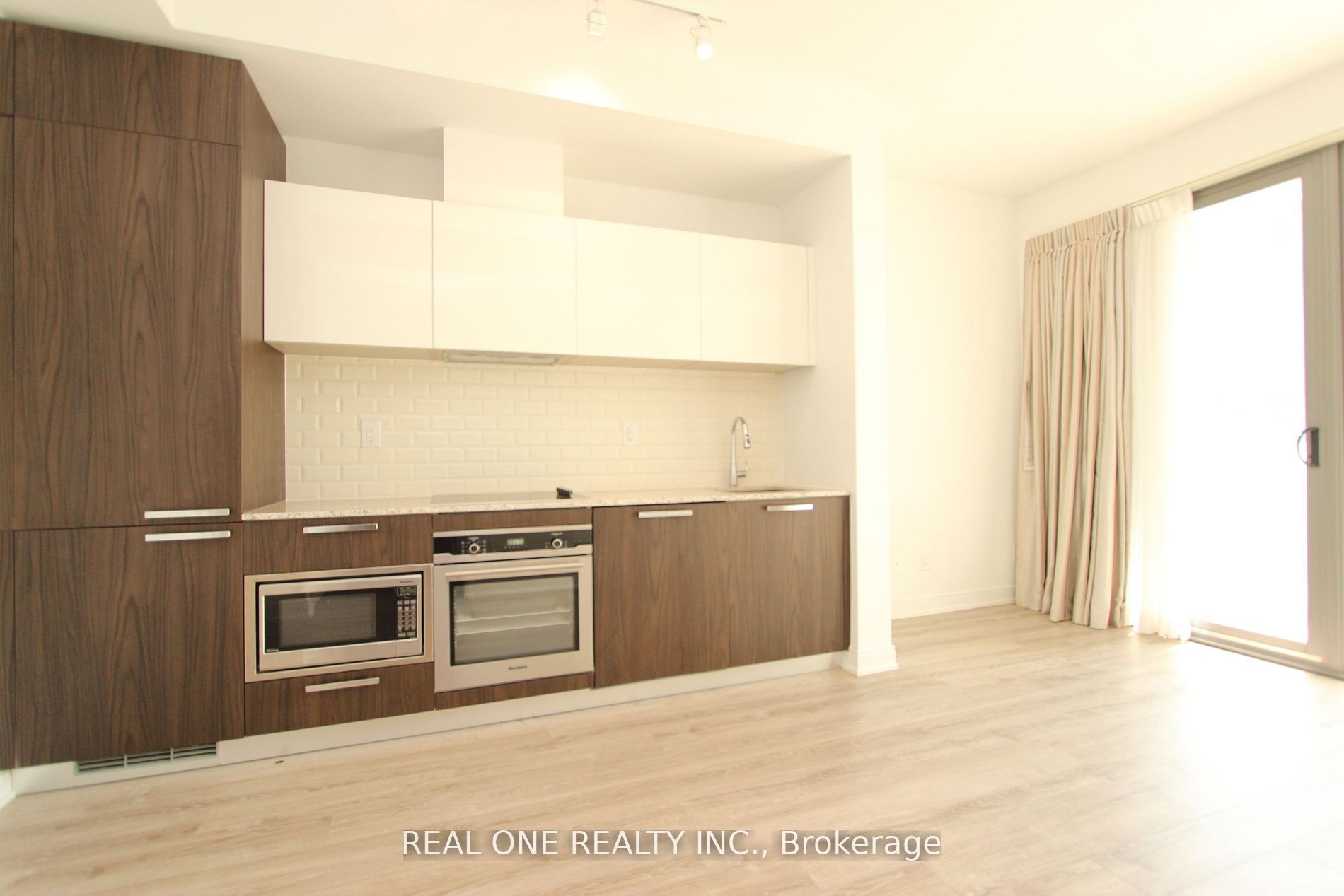50 Charles Street E 904, Toronto, ON M4Y 0C3