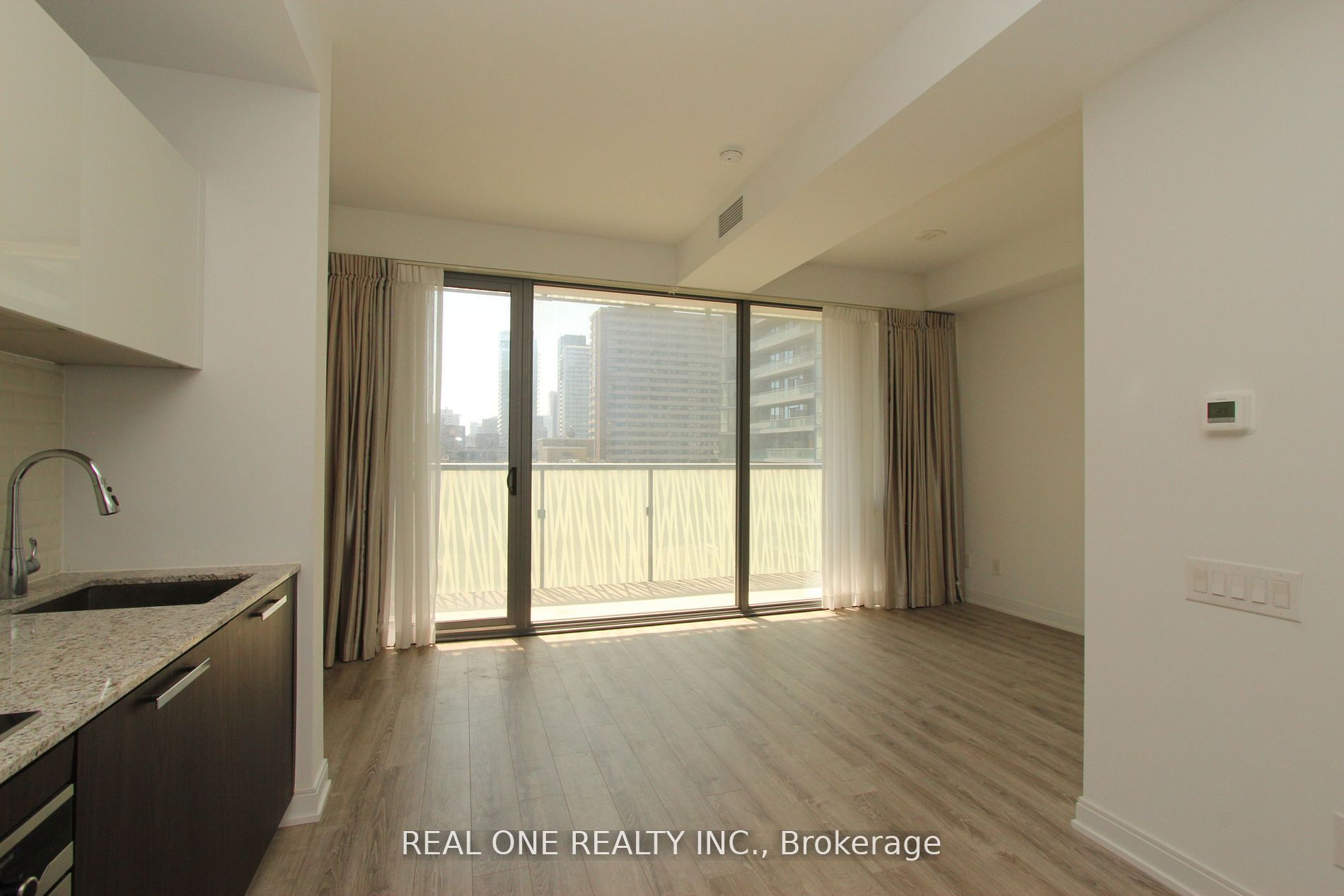 50 Charles Street E 904, Toronto, ON M4Y 0C3 photo 2