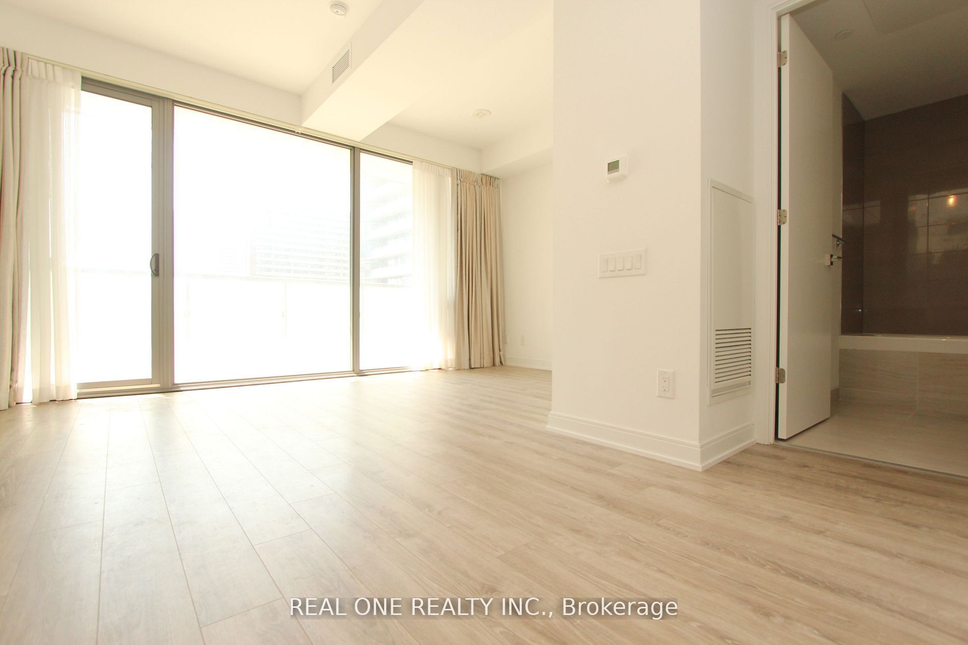 50 Charles Street E 904, Toronto, ON M4Y 0C3 photo 3