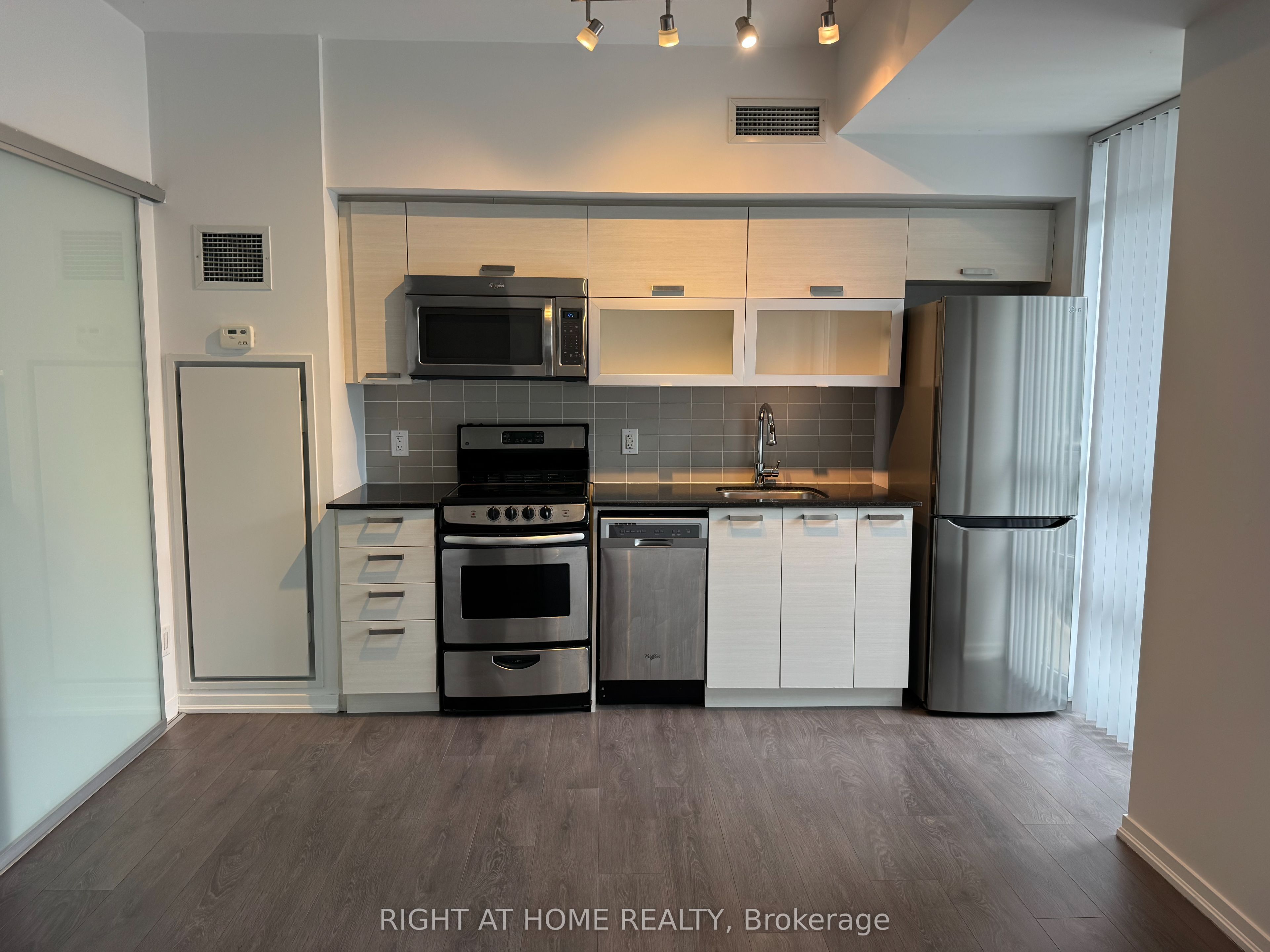 68 Abell Street 1227, Toronto, ON M6J 0B1 photo 2