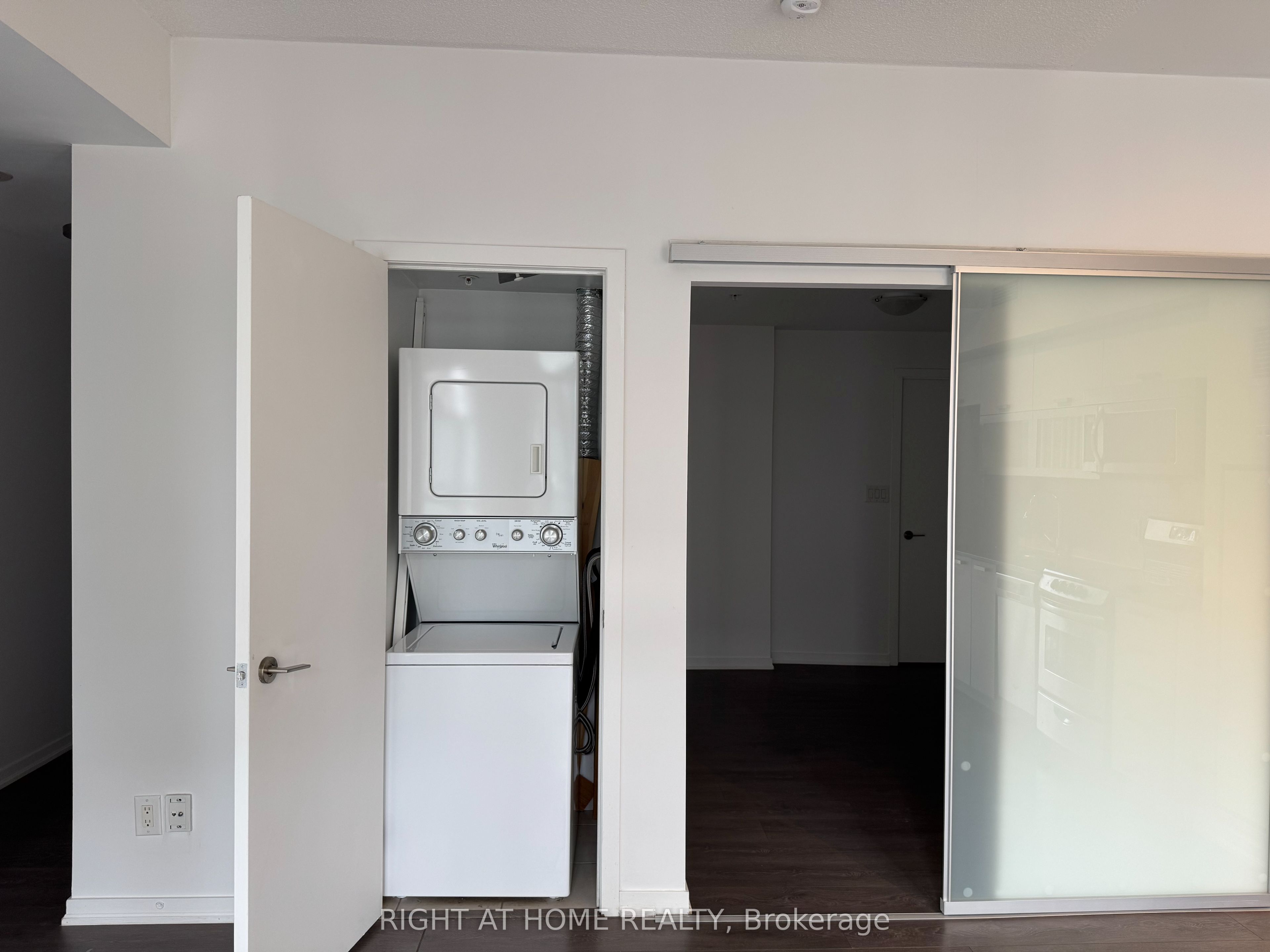 68 Abell Street 1227, Toronto, ON M6J 0B1 photo 4