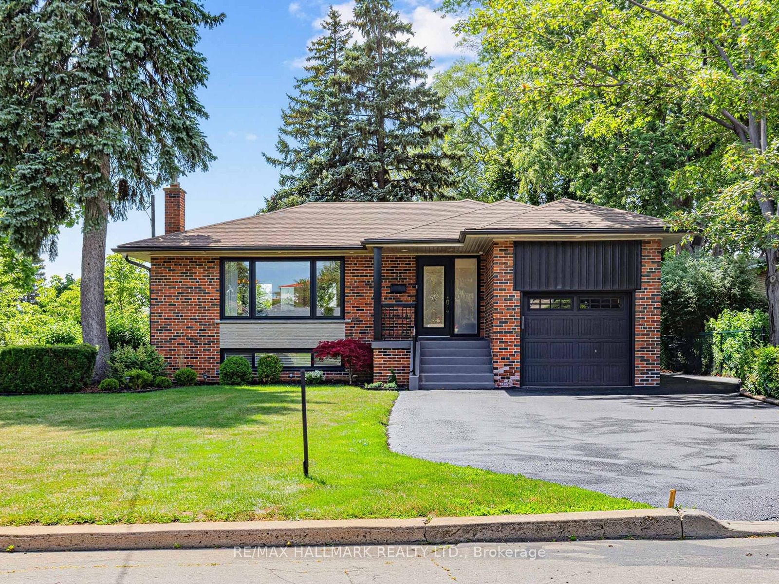 8 Tufton Crescent, Toronto, ON M4A 2E3 photo 2