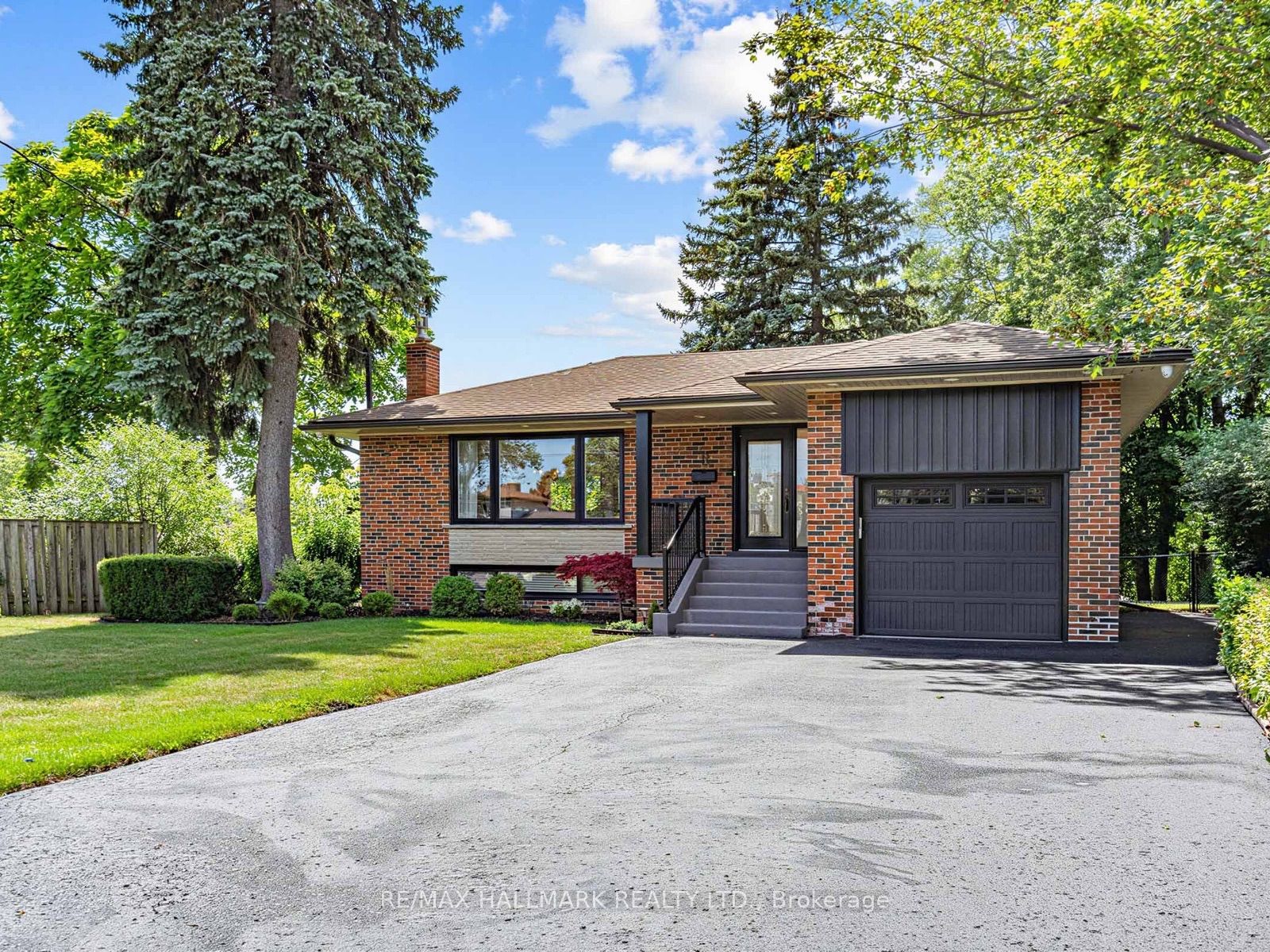 8 Tufton Crescent, Toronto, ON M4A 2E3 photo 3
