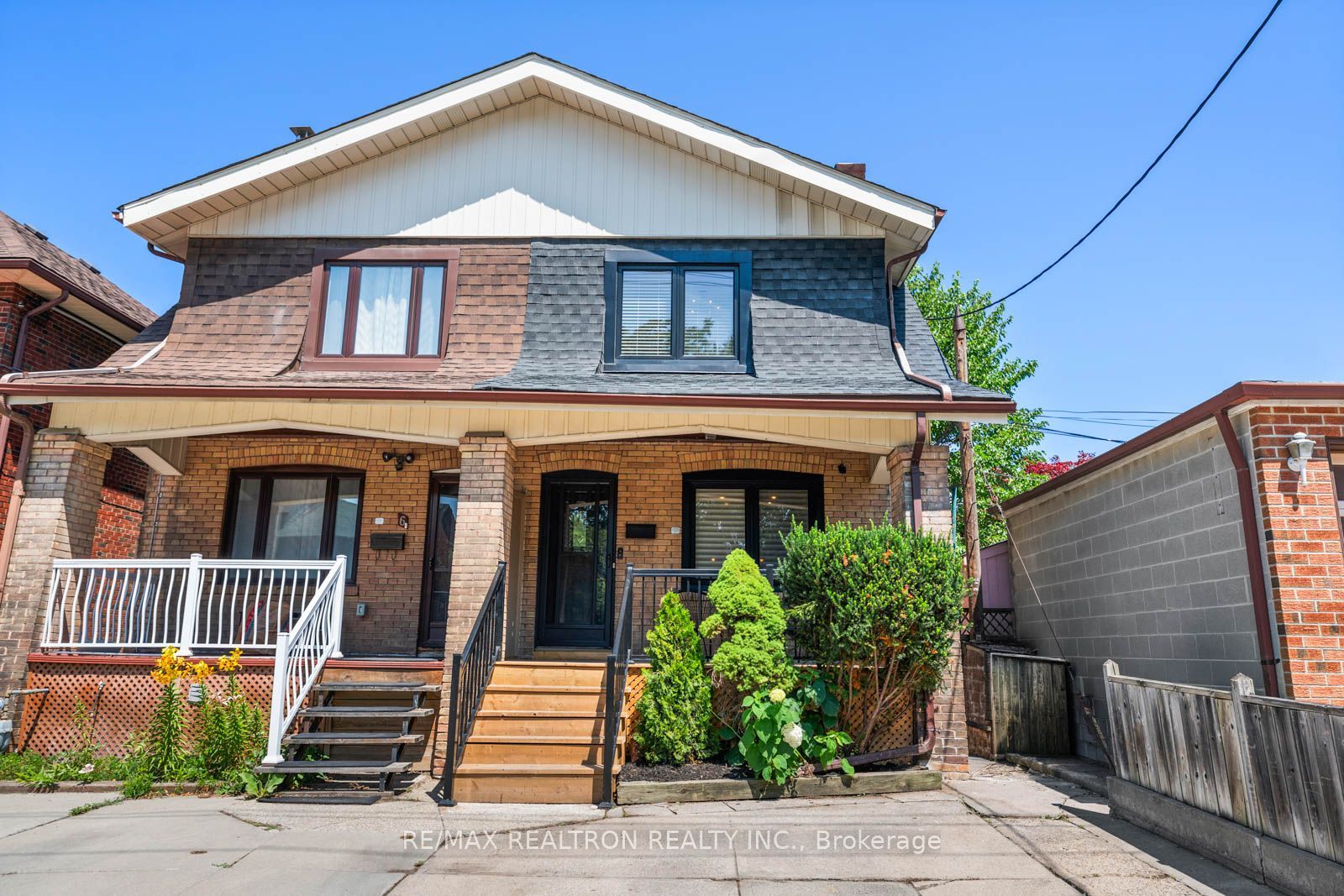 4 Normanna Avenue, Toronto, ON M6C 1H2
