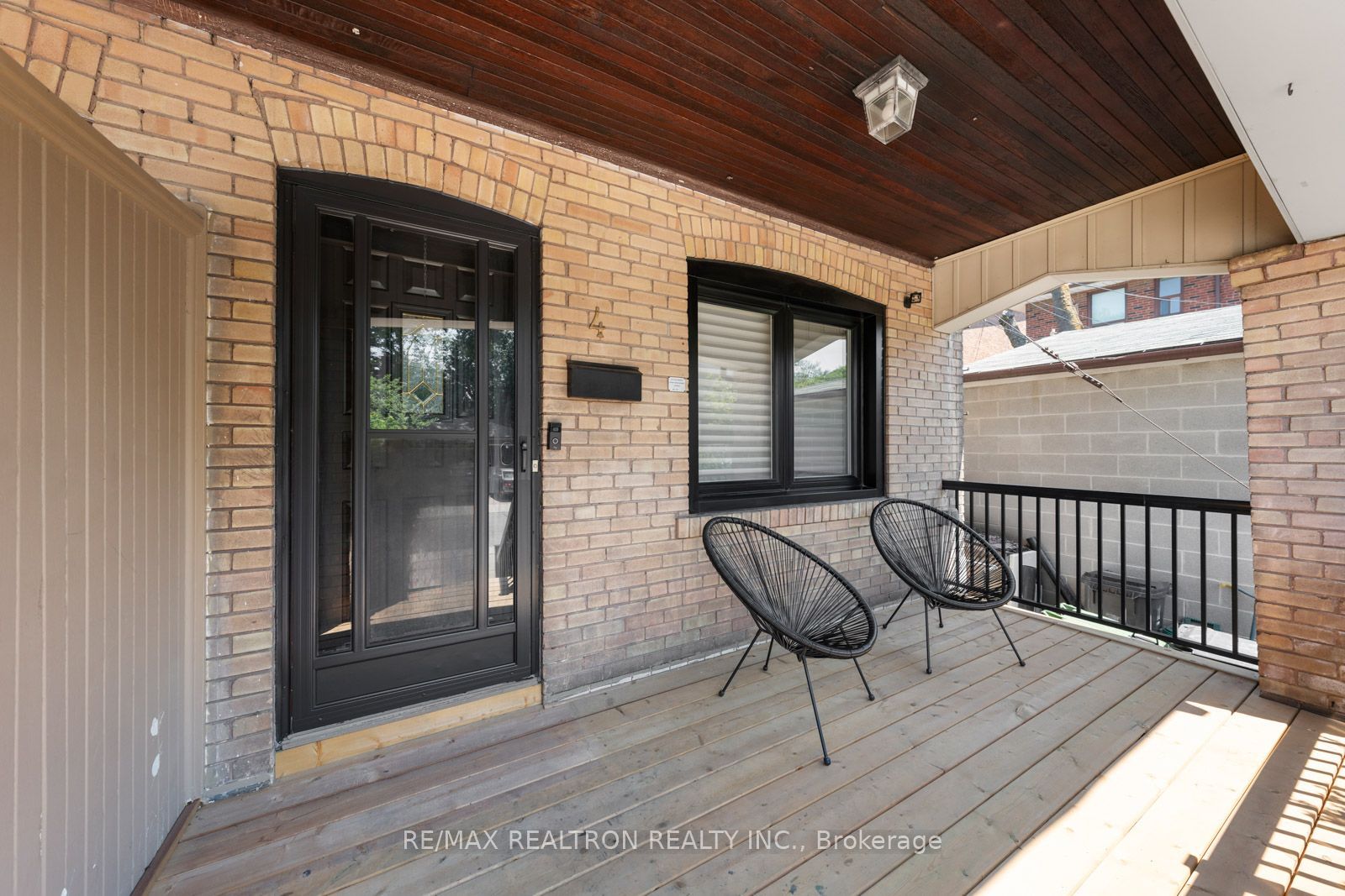 4 Normanna Avenue, Toronto, ON M6C 1H2 photo 2