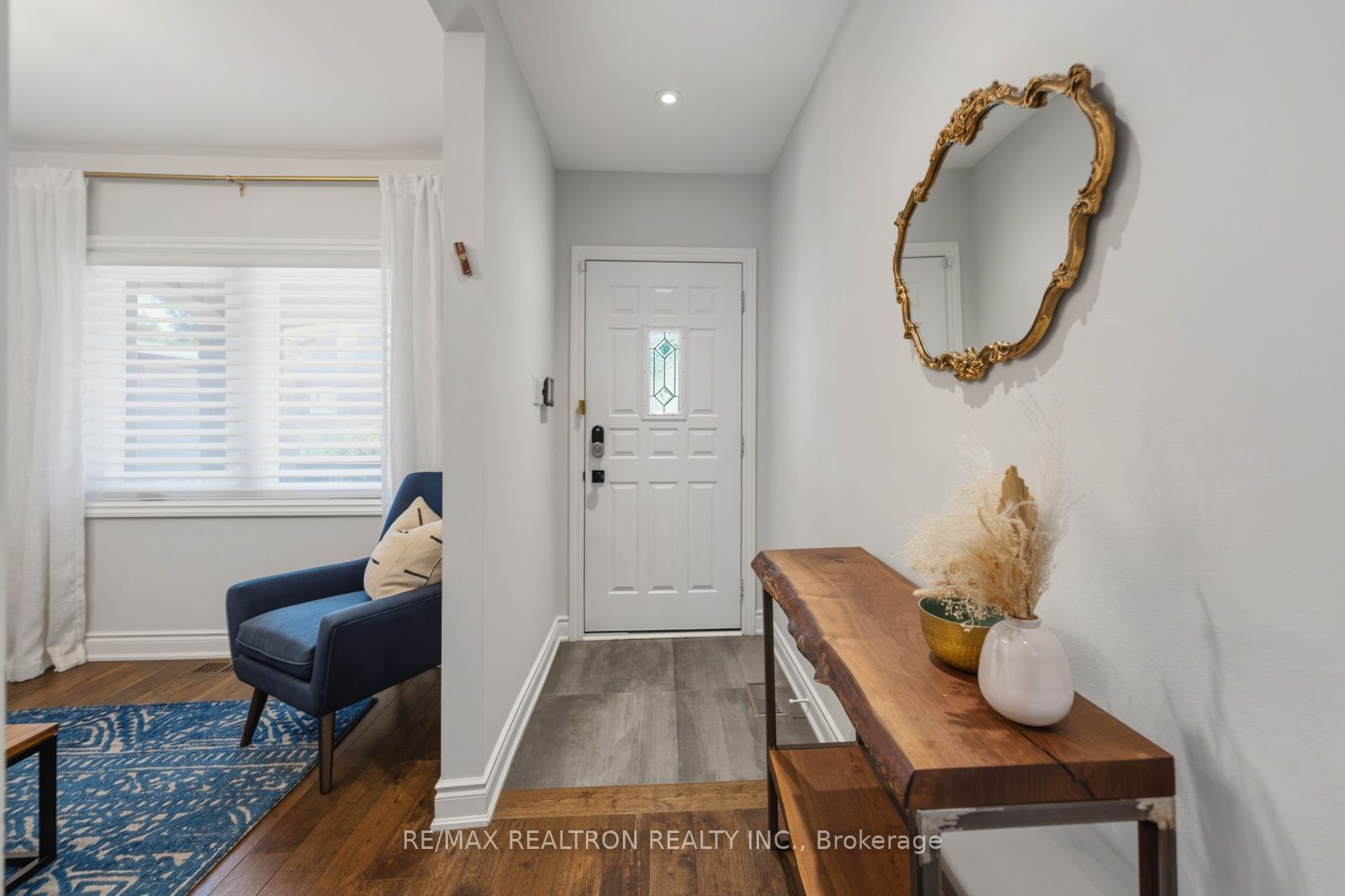4 Normanna Avenue, Toronto, ON M6C 1H2 photo 3