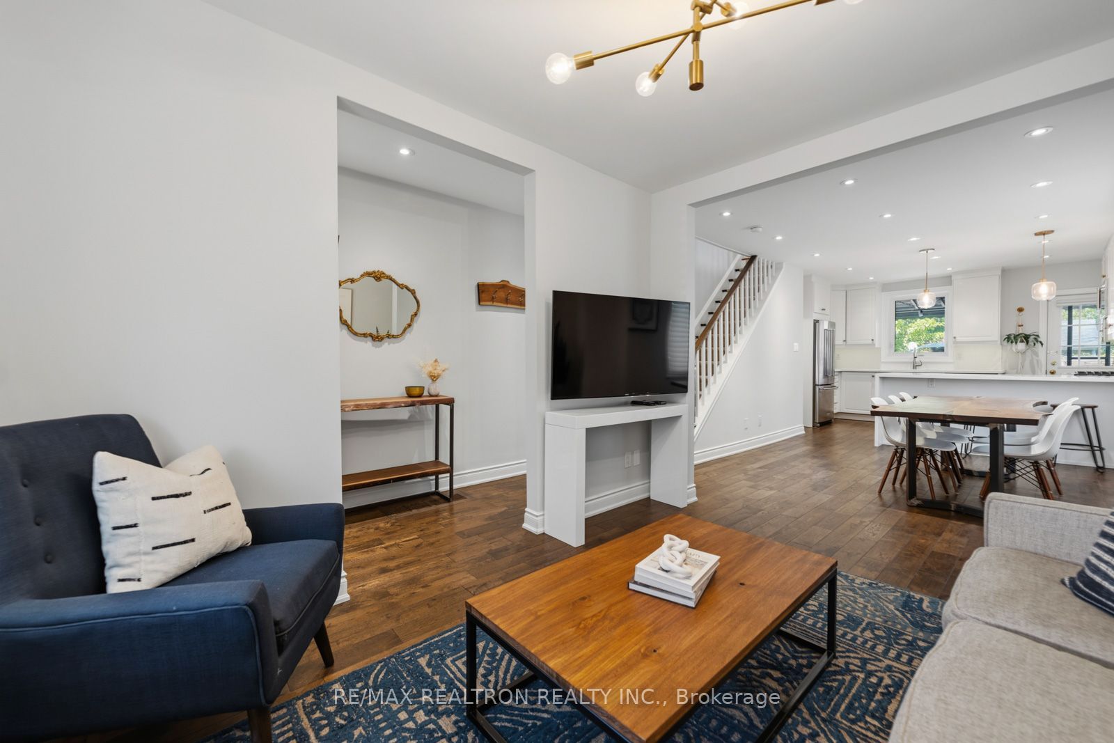 4 Normanna Avenue, Toronto, ON M6C 1H2 photo 5
