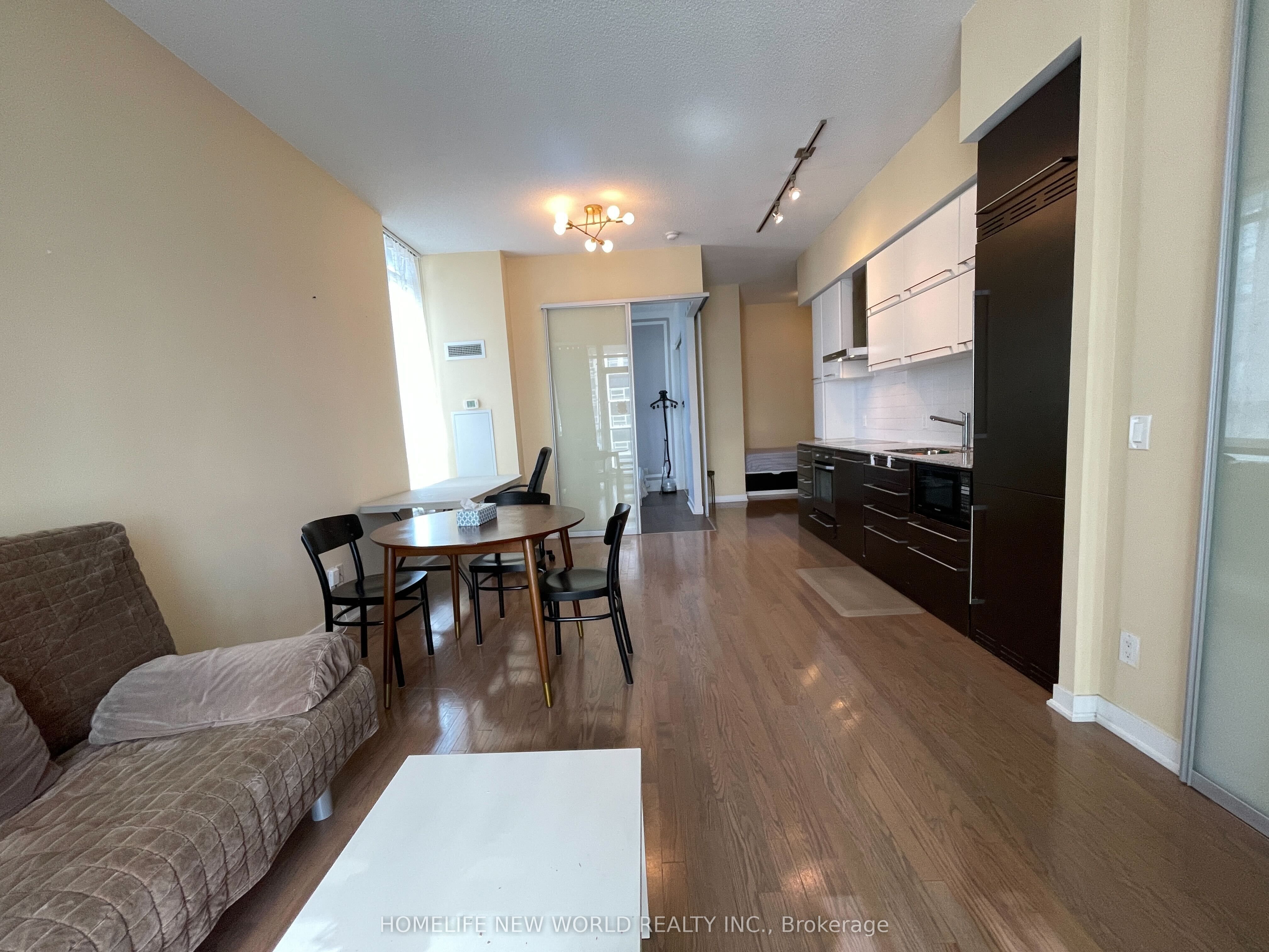 770 Bay Street 2606, Toronto, ON M5G 0A6 photo 2