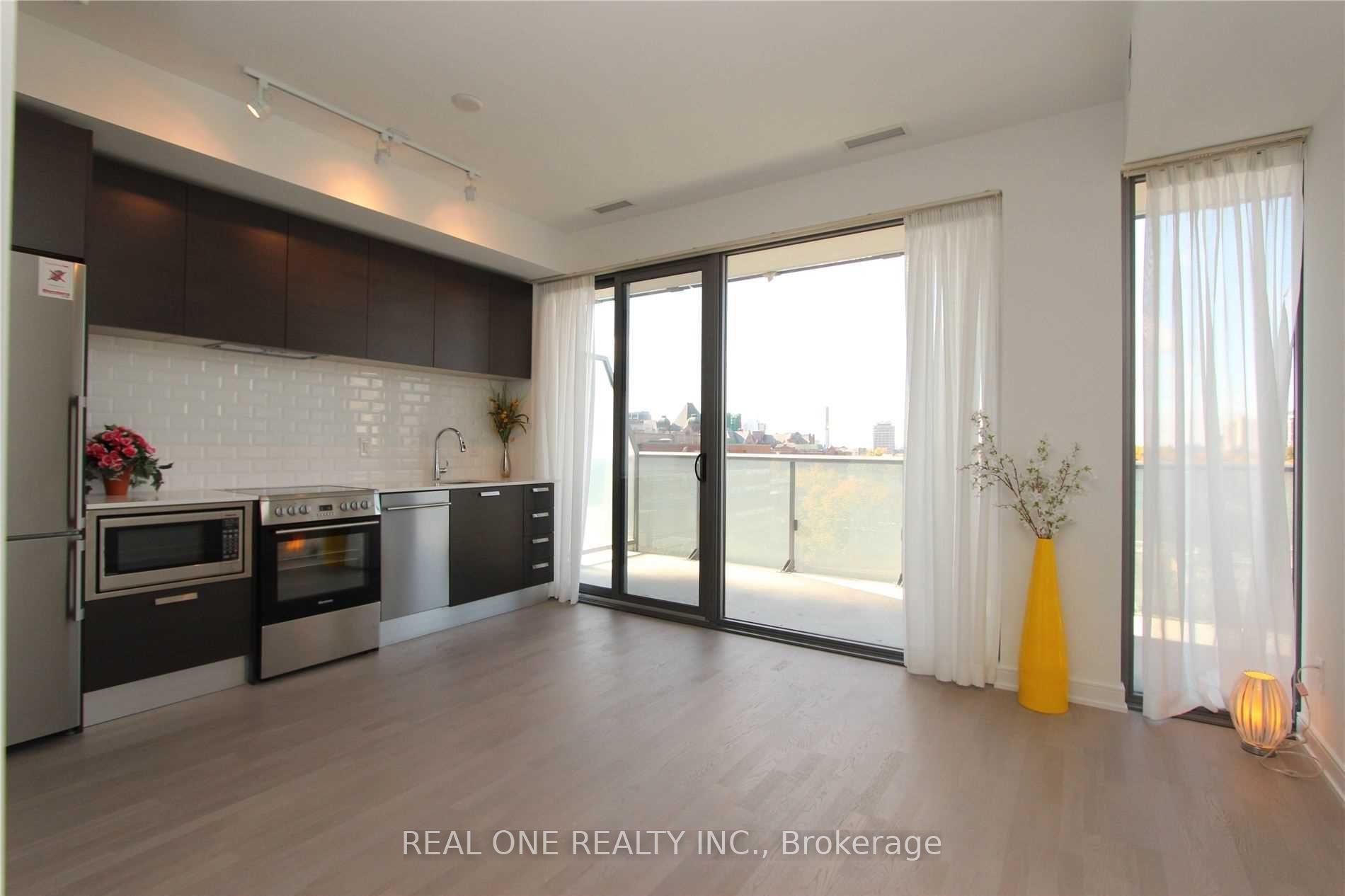 57 St Joseph Street 717, Toronto, ON M5S 0C5 photo 2