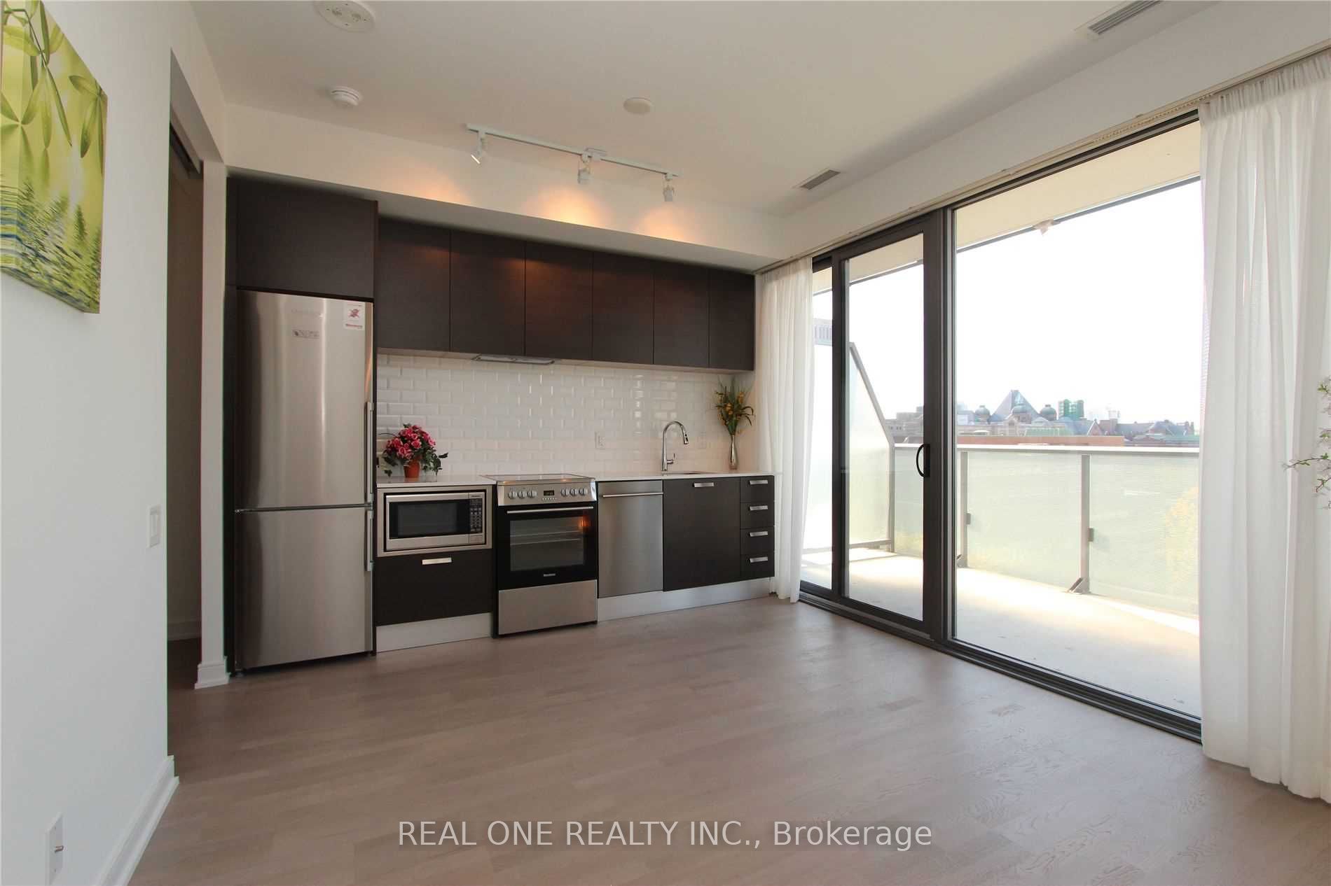 57 St Joseph Street 717, Toronto, ON M5S 0C5 photo 3