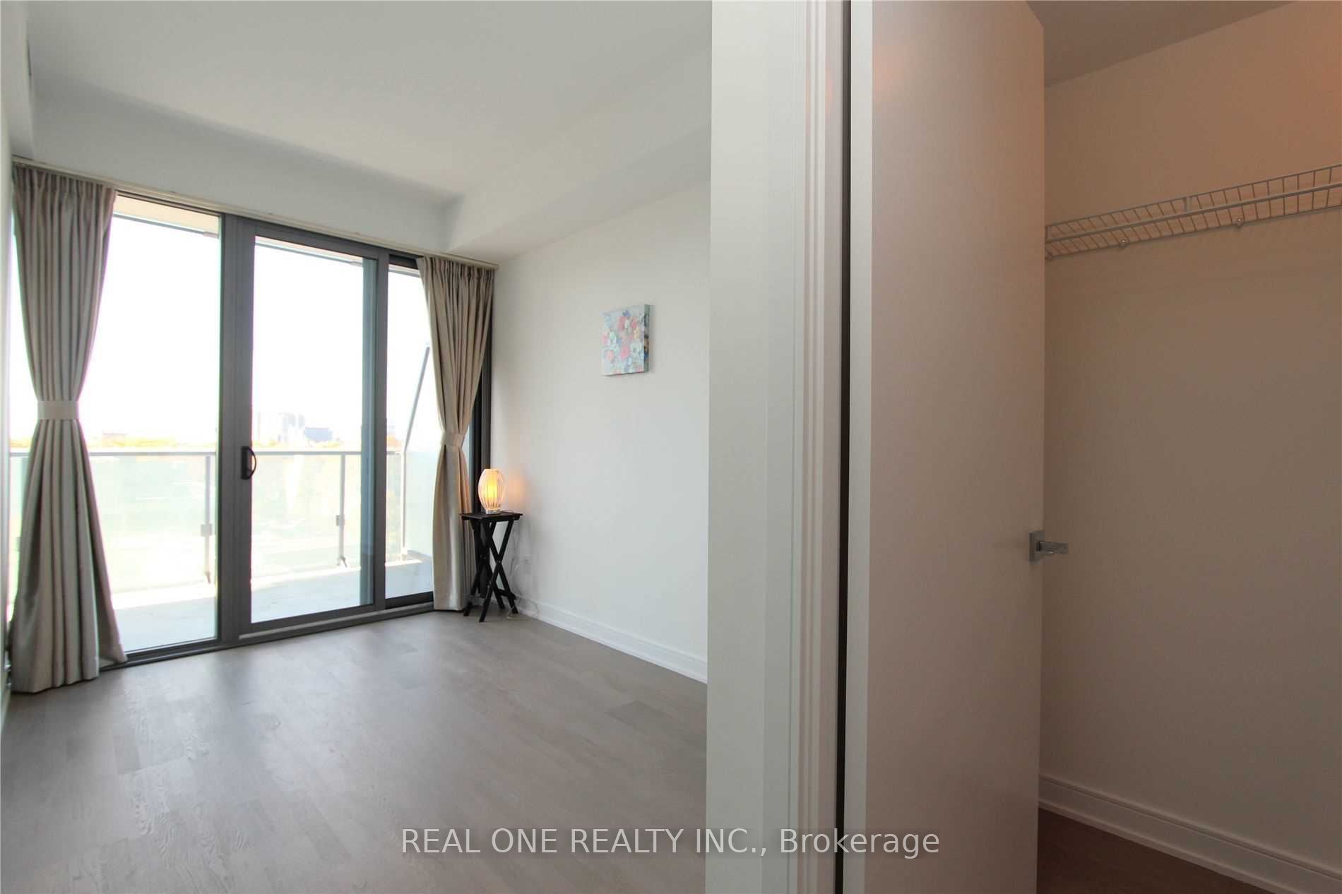 57 St Joseph Street 717, Toronto, ON M5S 0C5 photo 5