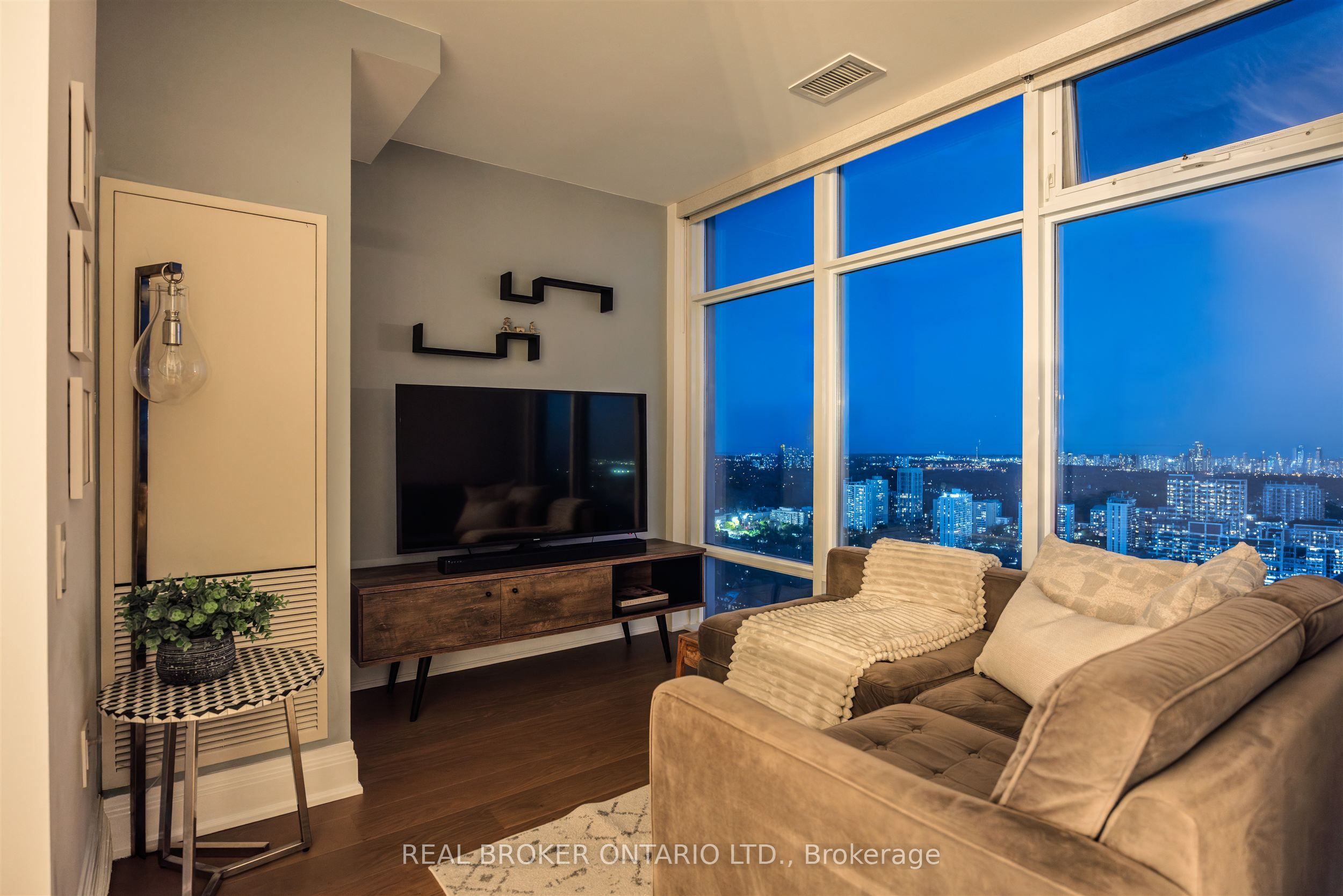 2191 Yonge Street 4603, Toronto, ON M4S 3H8