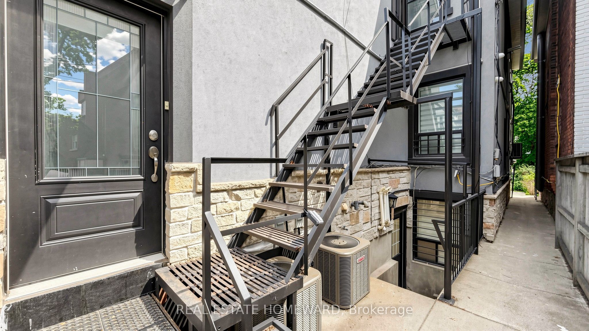 124 Kendal Avenue 3, Toronto, ON M5R 1L9 photo 2
