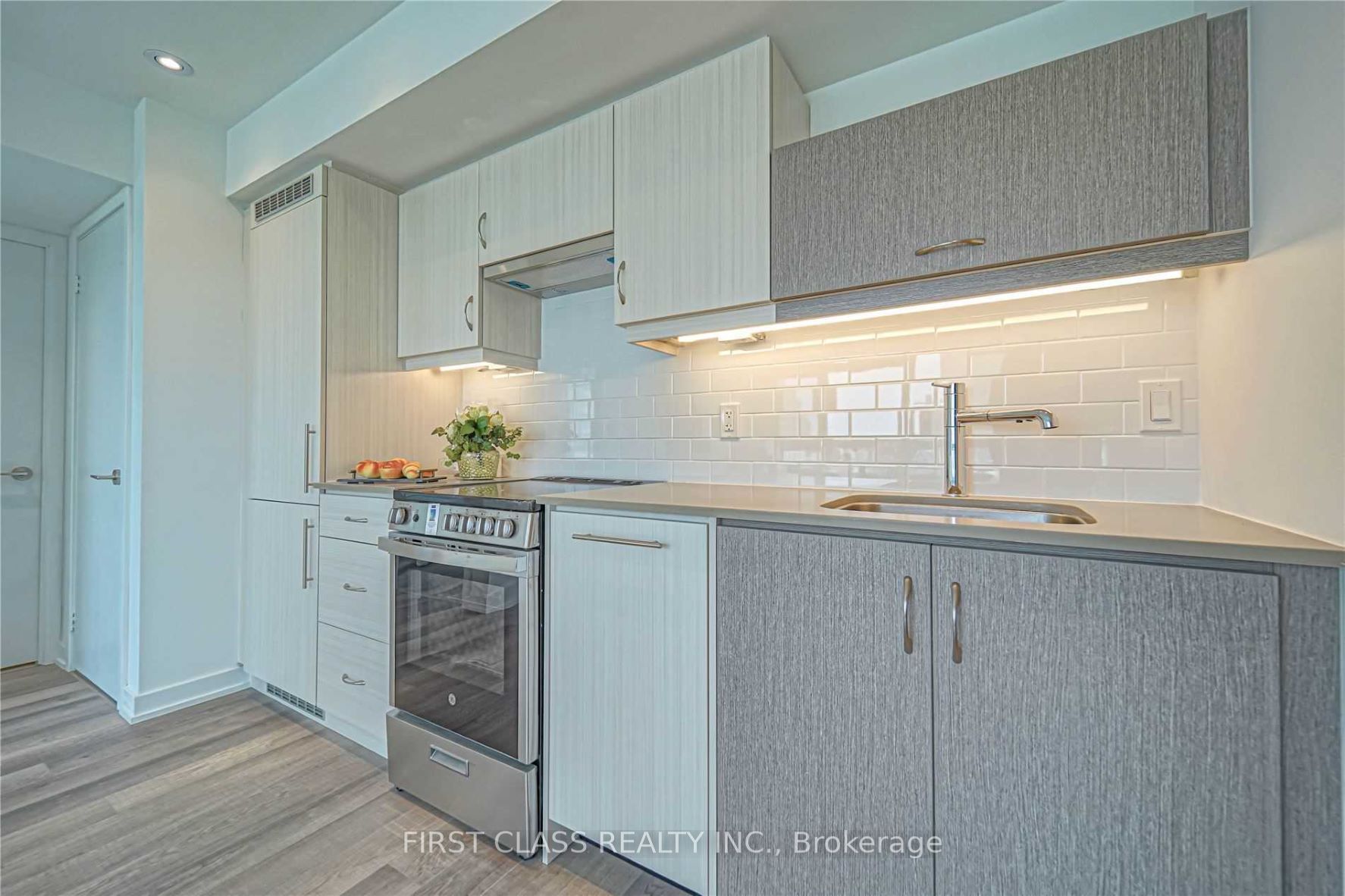 181 Huron Street 805, Toronto, ON M5T 0C1 photo 4