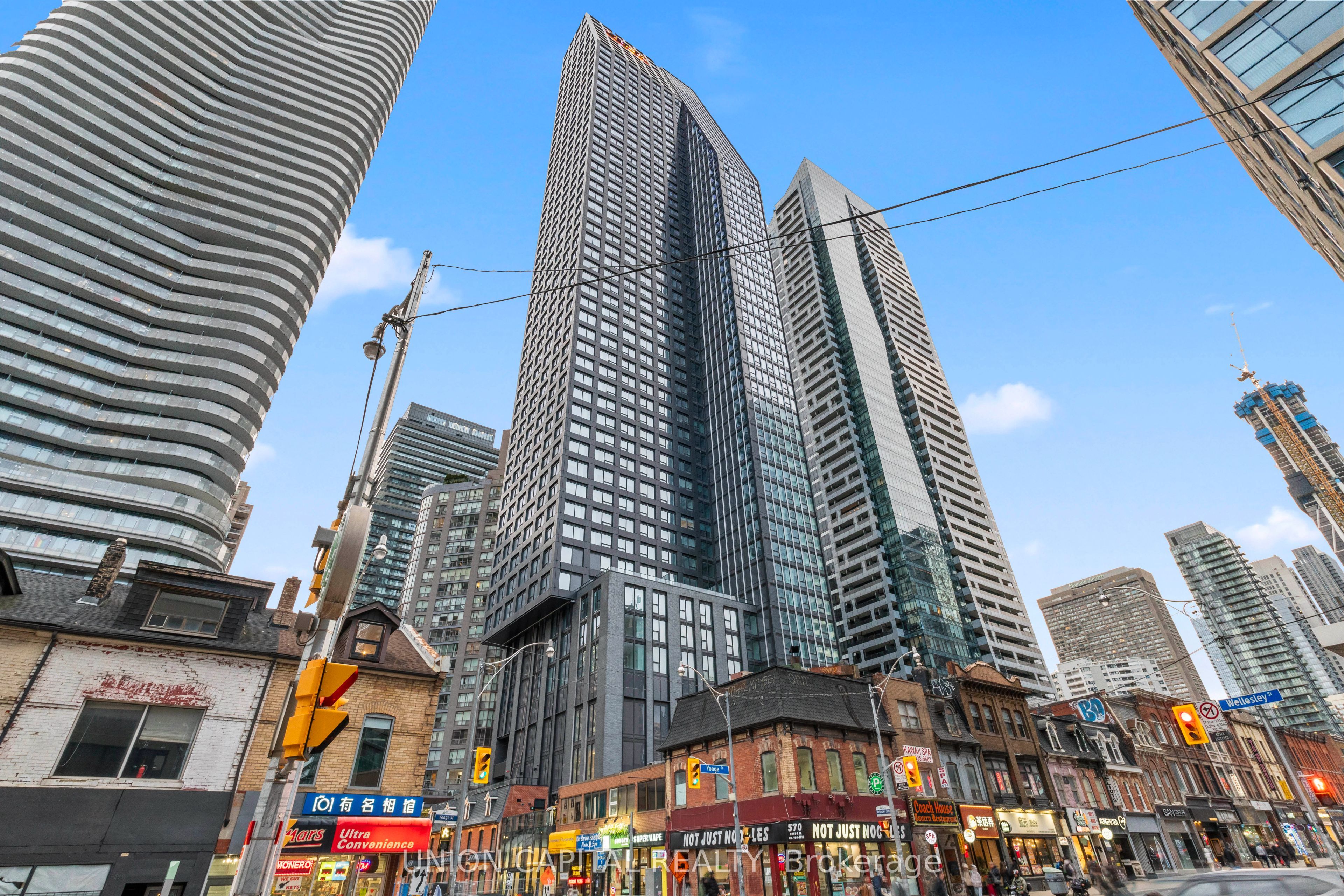 8 Wellesley Street W 1007, Toronto, ON M4Y 0J5