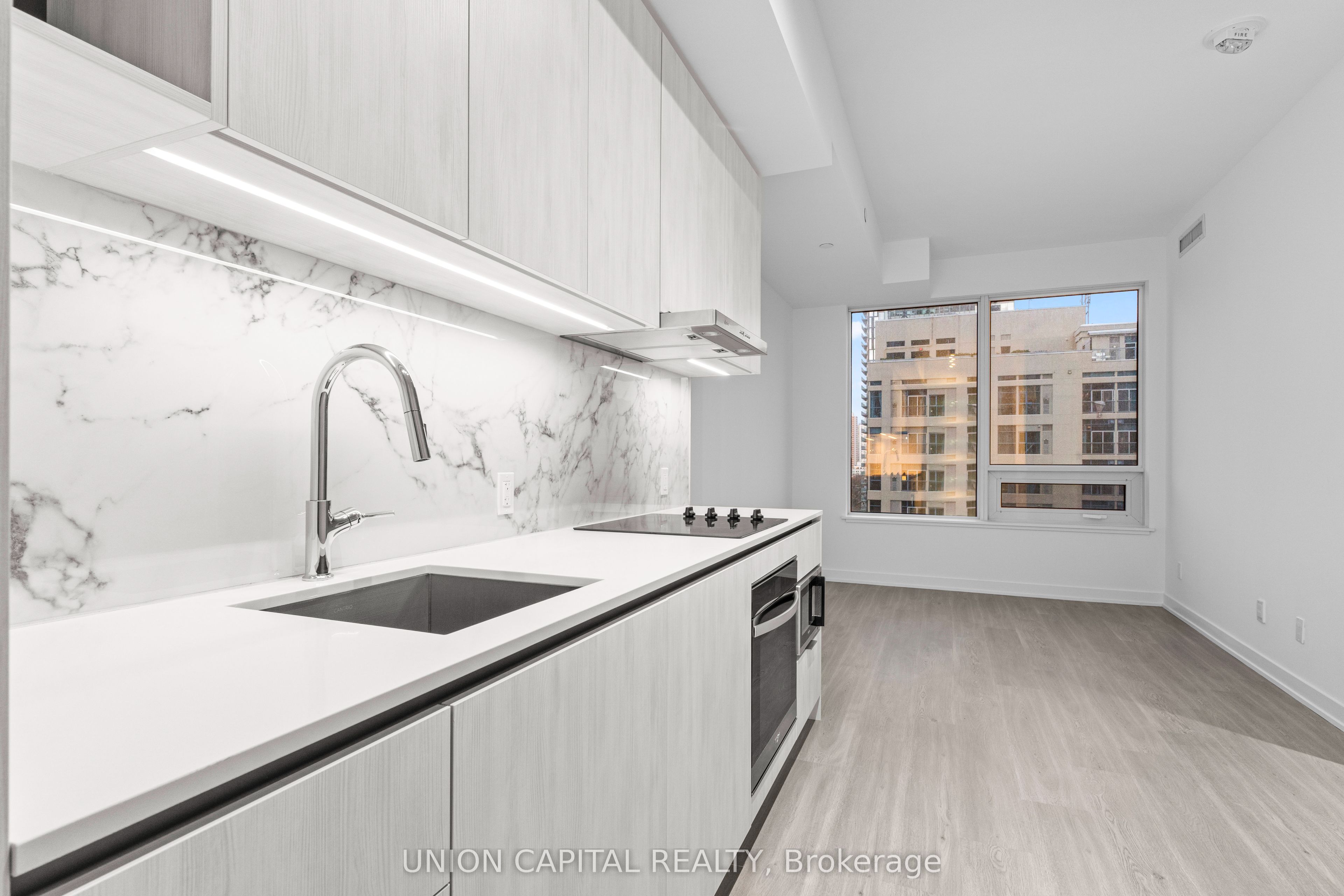 8 Wellesley Street W 1007, Toronto, ON M4Y 0J5 photo 4
