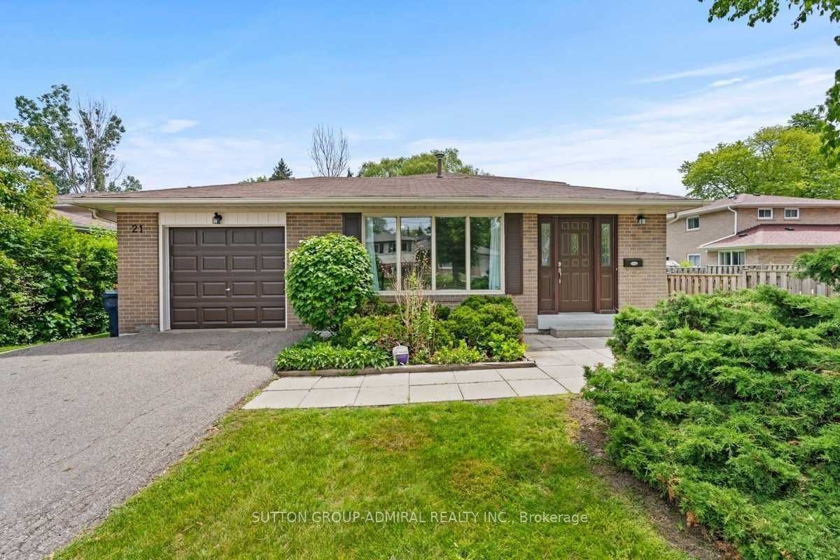 21 Corning Road Main, Toronto, ON M2J 2L6