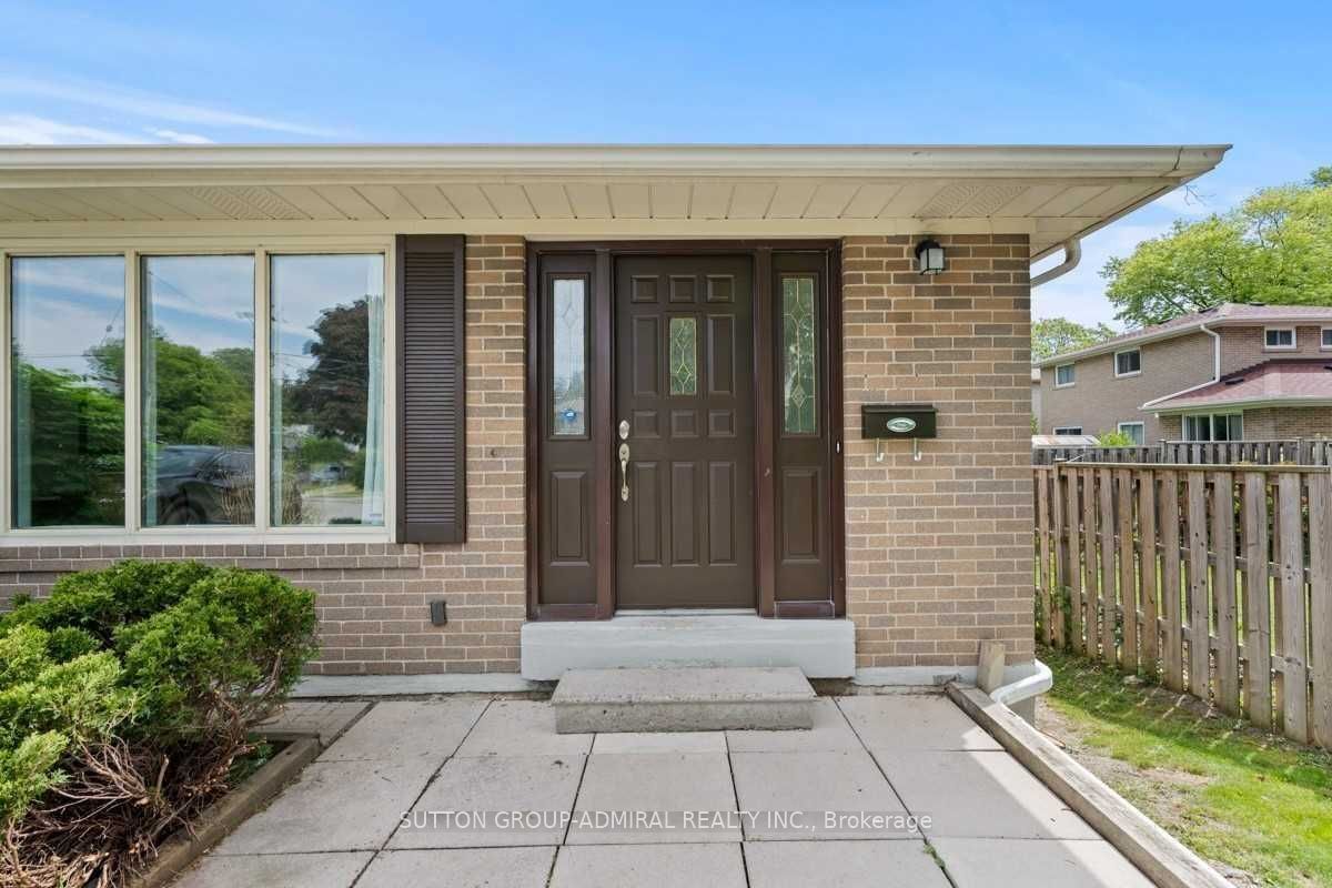 21 Corning Road Main, Toronto, ON M2J 2L6 photo 2