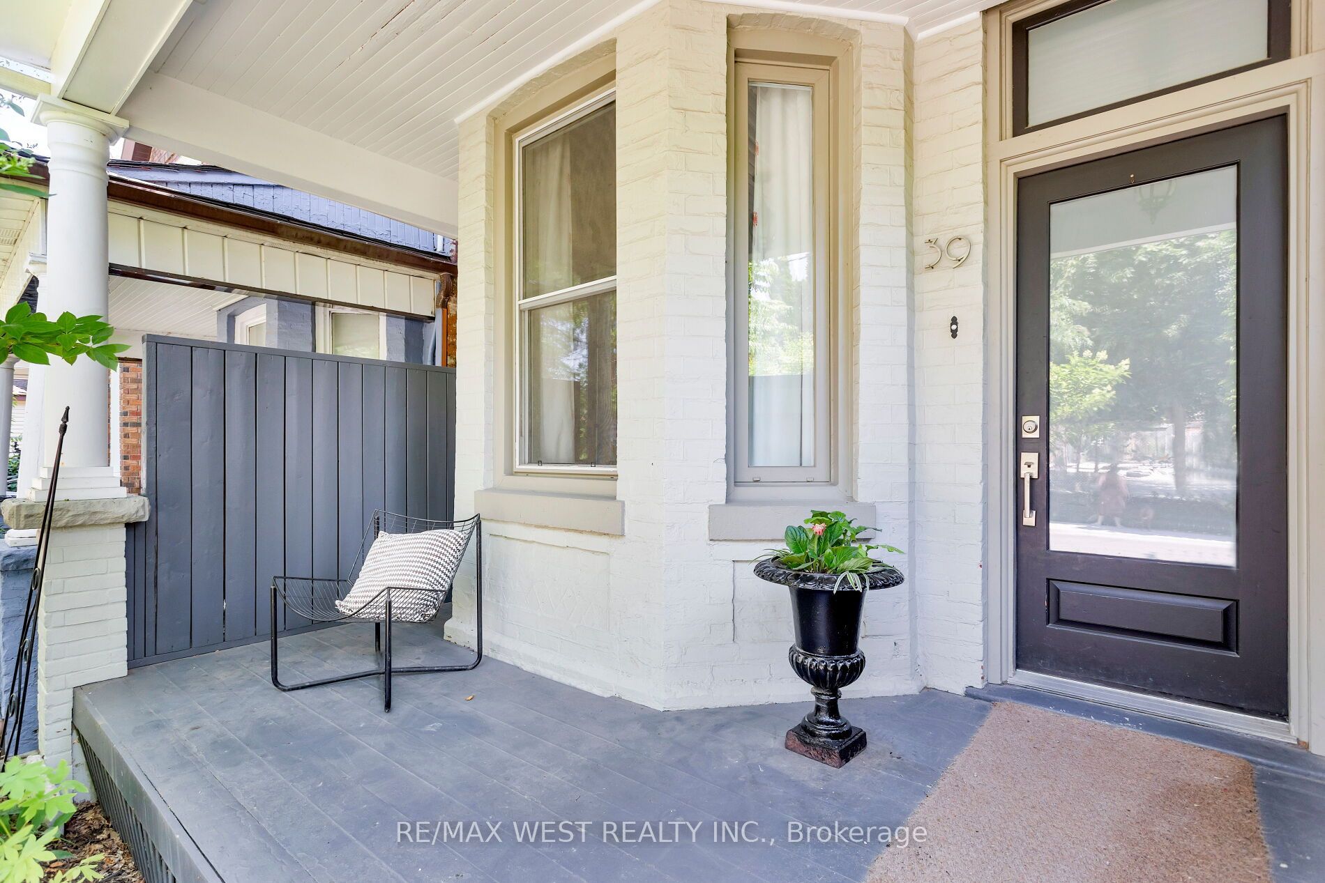 39 Shirley Street, Toronto, ON M6K 1S8 photo 3