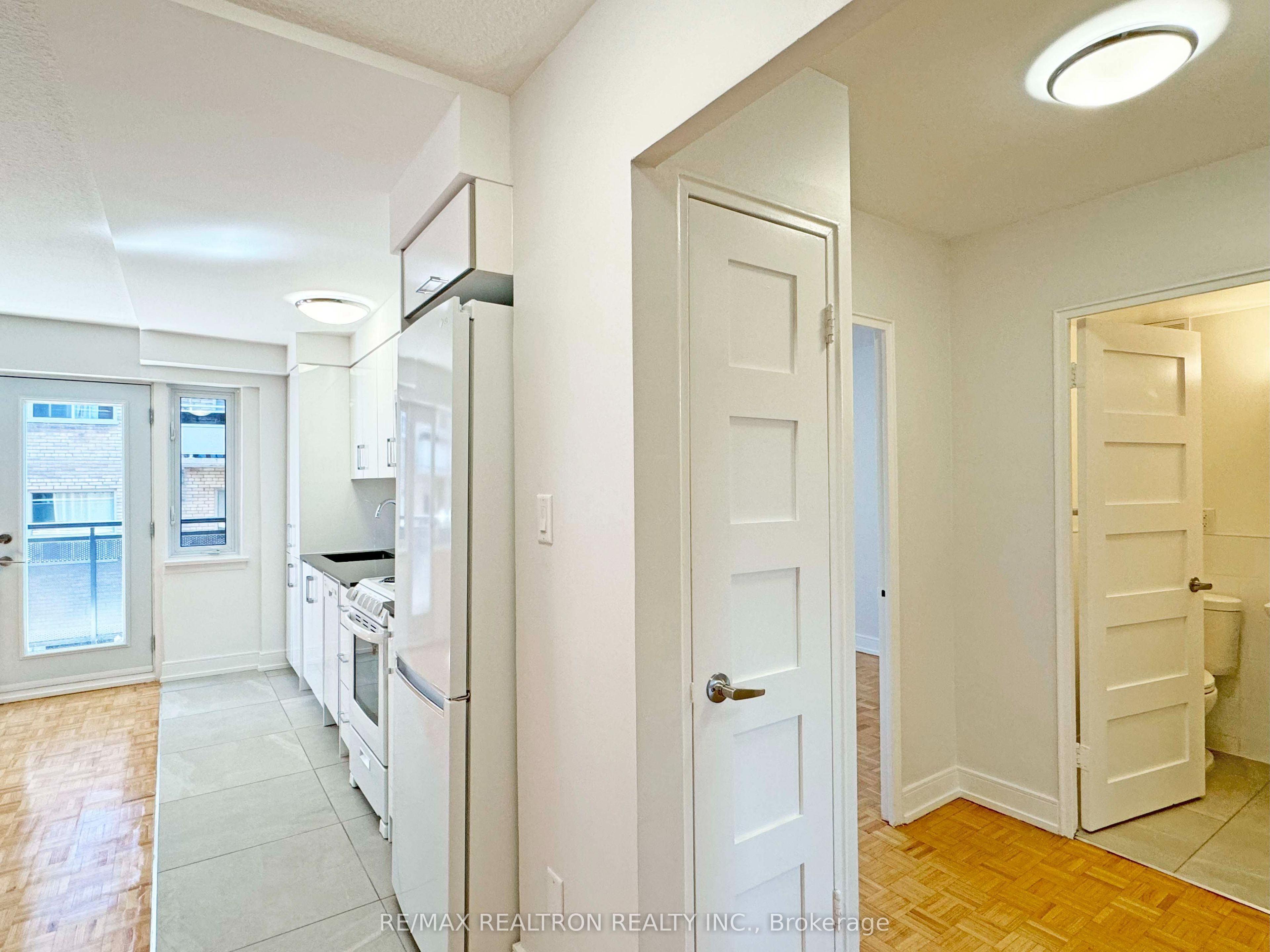95 Lawton Boulevard 706, Toronto, ON M4V 1Z8 photo 5