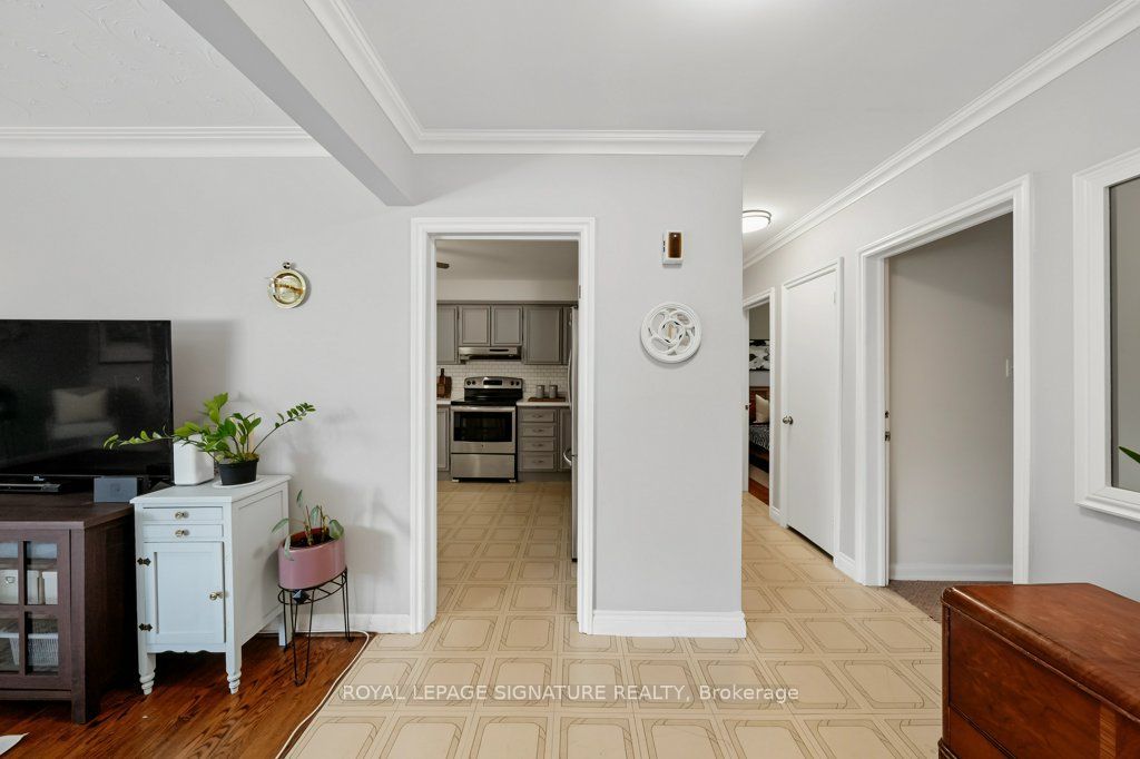 34 Clifton Avenue, Toronto, ON M3H 4L1 photo 4