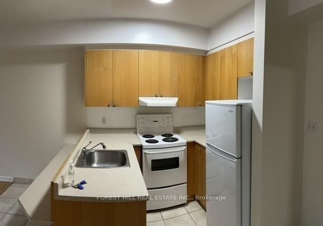 126 Dundas Street 202, Toronto, ON M5B 1E2 photo 2