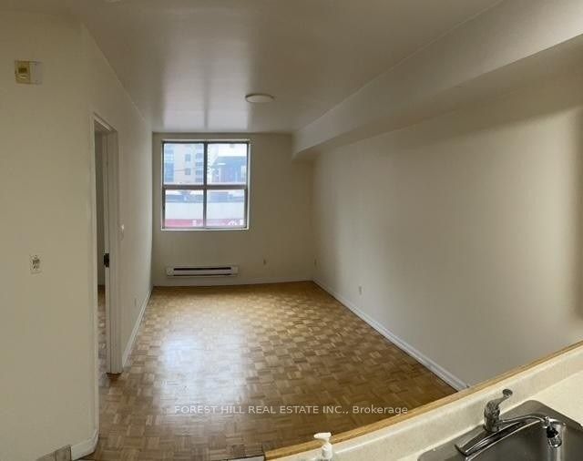 126 Dundas Street 202, Toronto, ON M5B 1E2 photo 3