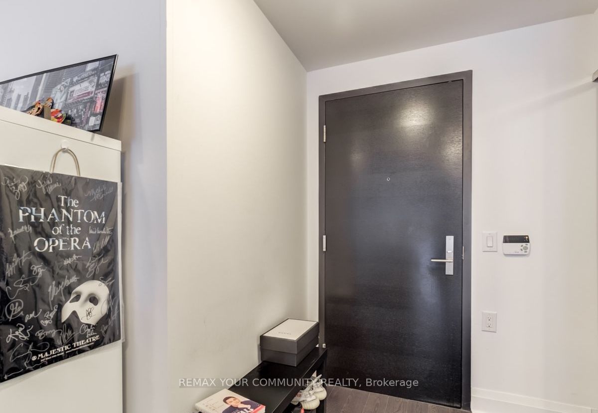 65 Mary Street 1011, Toronto, ON M5S 0A6 photo 4