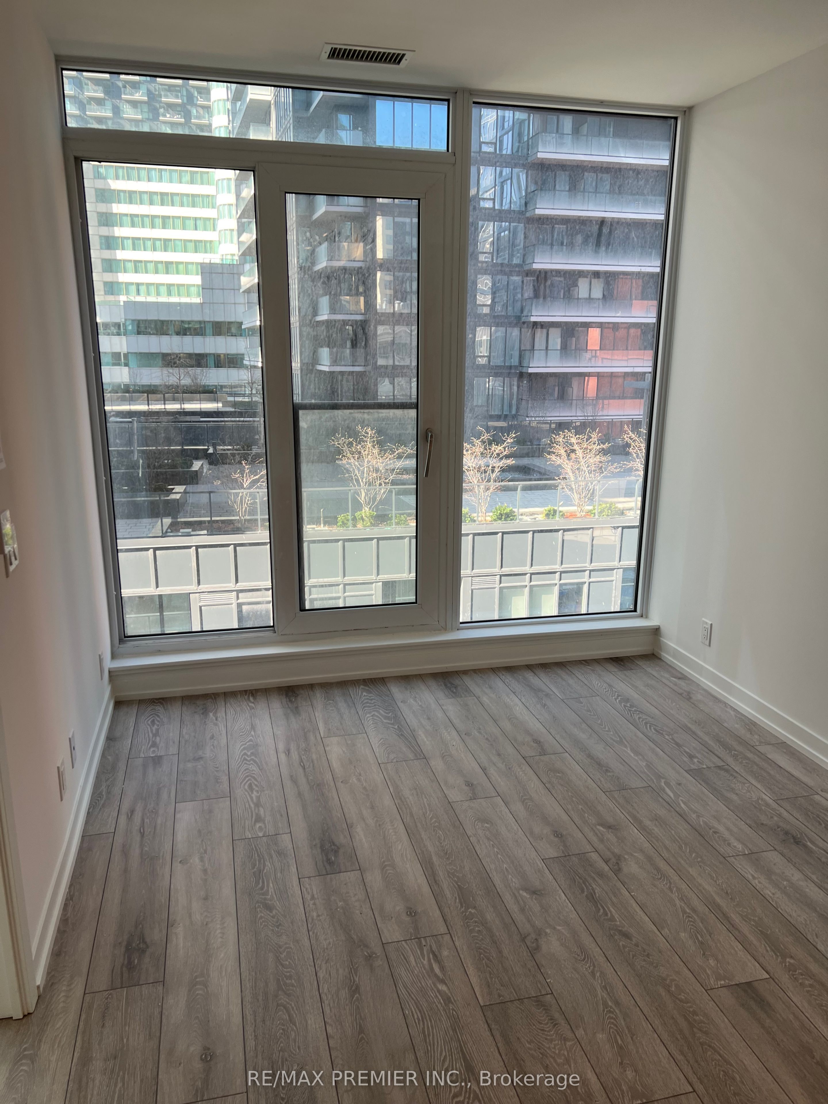 55 Mercer Street 1007, Toronto, ON M5V 0W4 photo 3