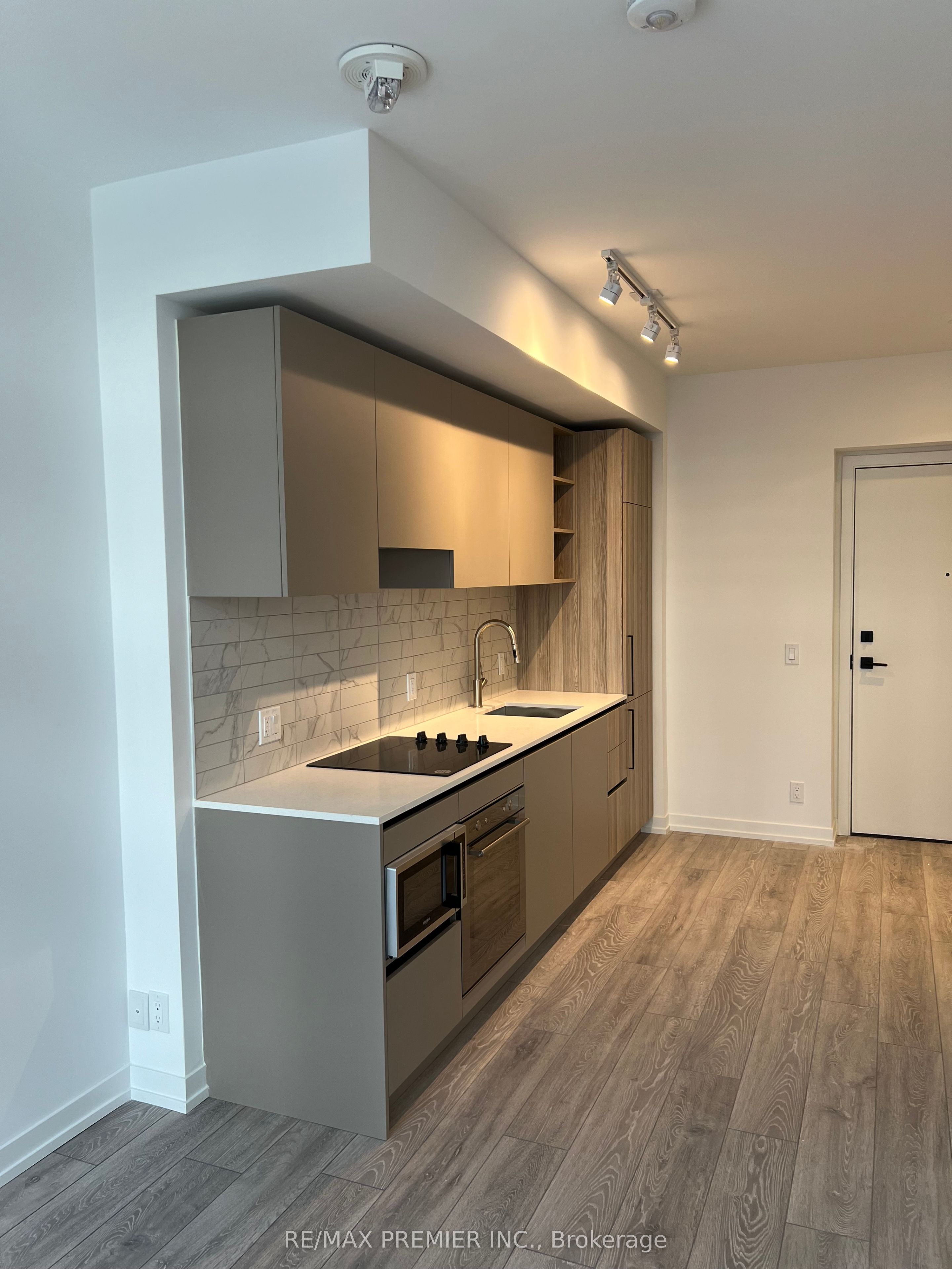 55 Mercer Street 1007, Toronto, ON M5V 0W4 photo 4