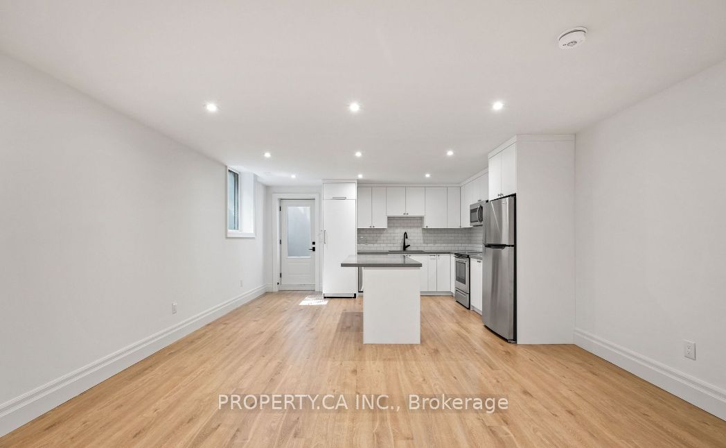 119 Invermay Avenue, Toronto, ON M3H 1Z7 photo 3