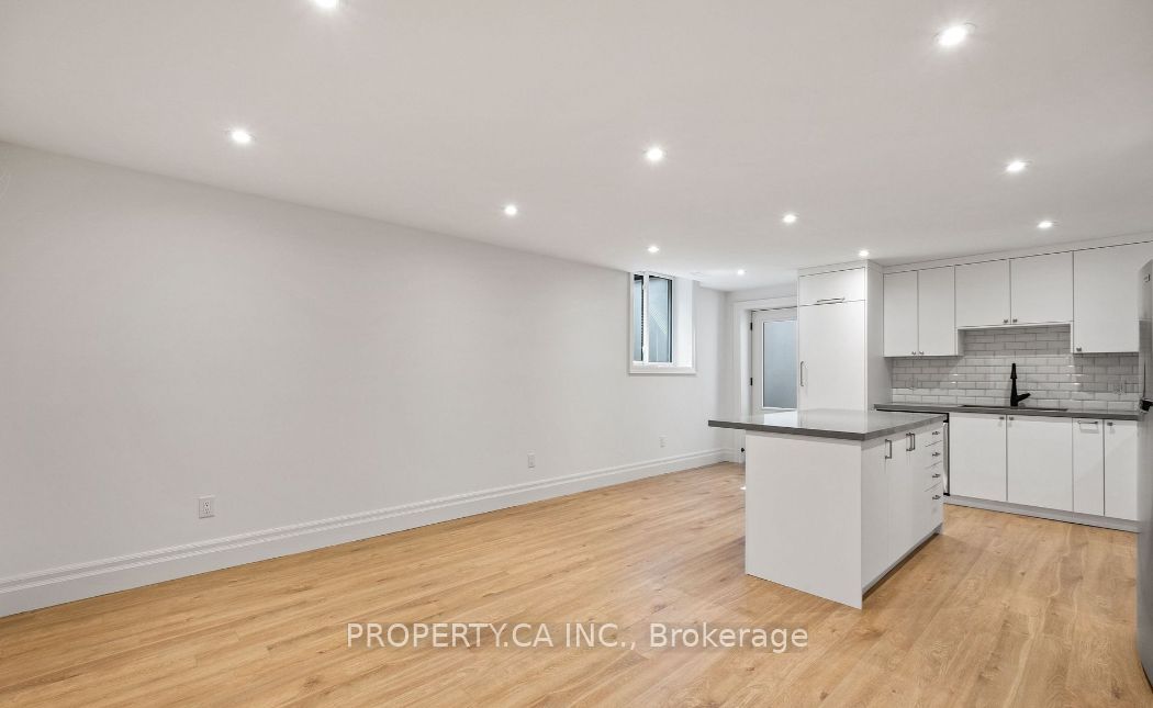 119 Invermay Avenue, Toronto, ON M3H 1Z7 photo 4
