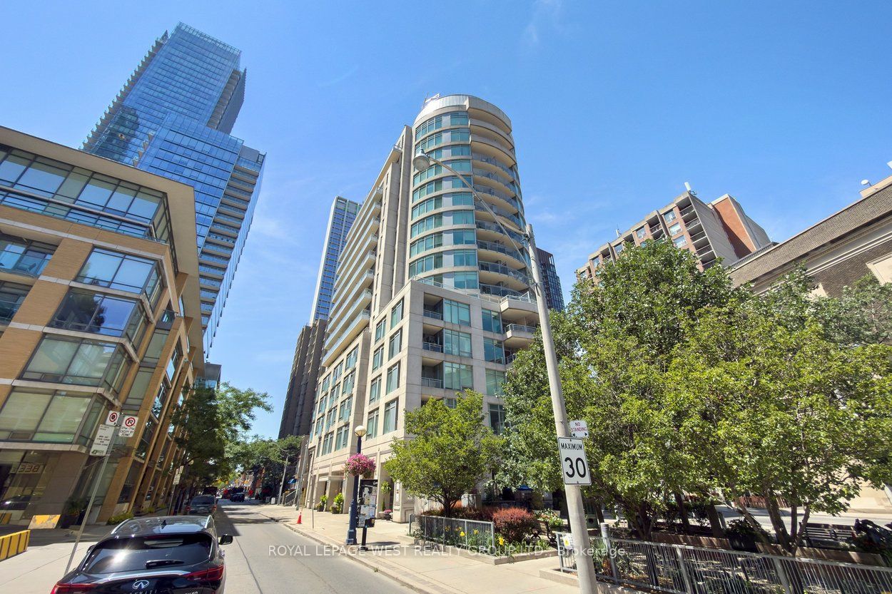 8 Scollard Street 802, Toronto, ON M5R 1M2