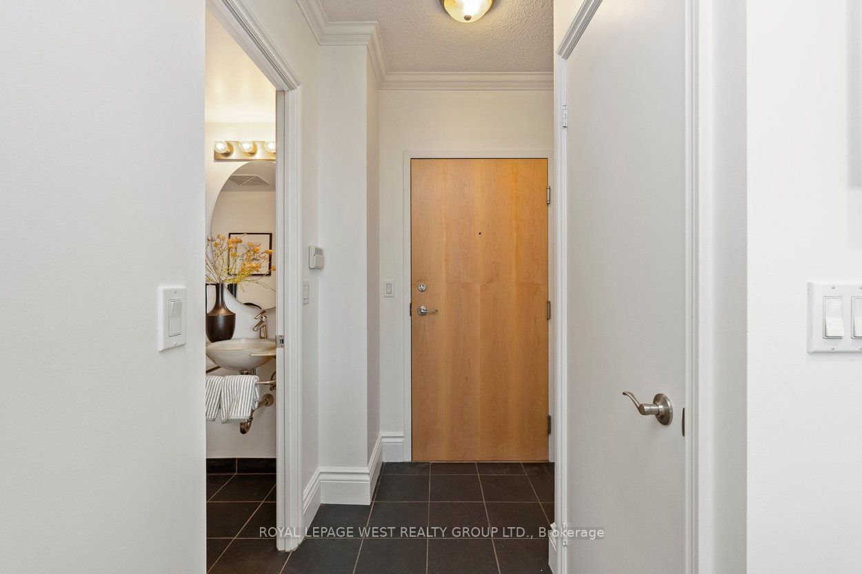8 Scollard Street 802, Toronto, ON M5R 1M2 photo 3