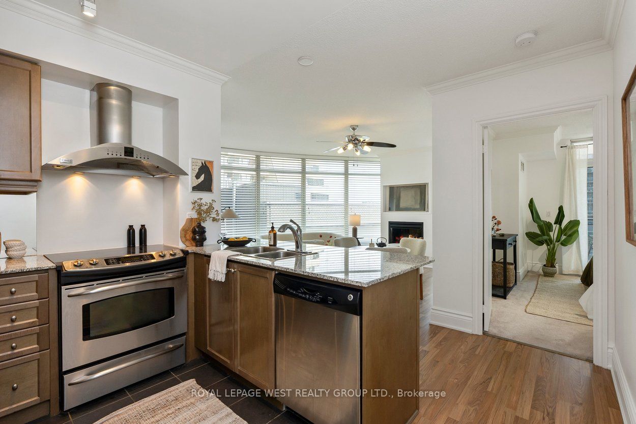 8 Scollard Street 802, Toronto, ON M5R 1M2 photo 4