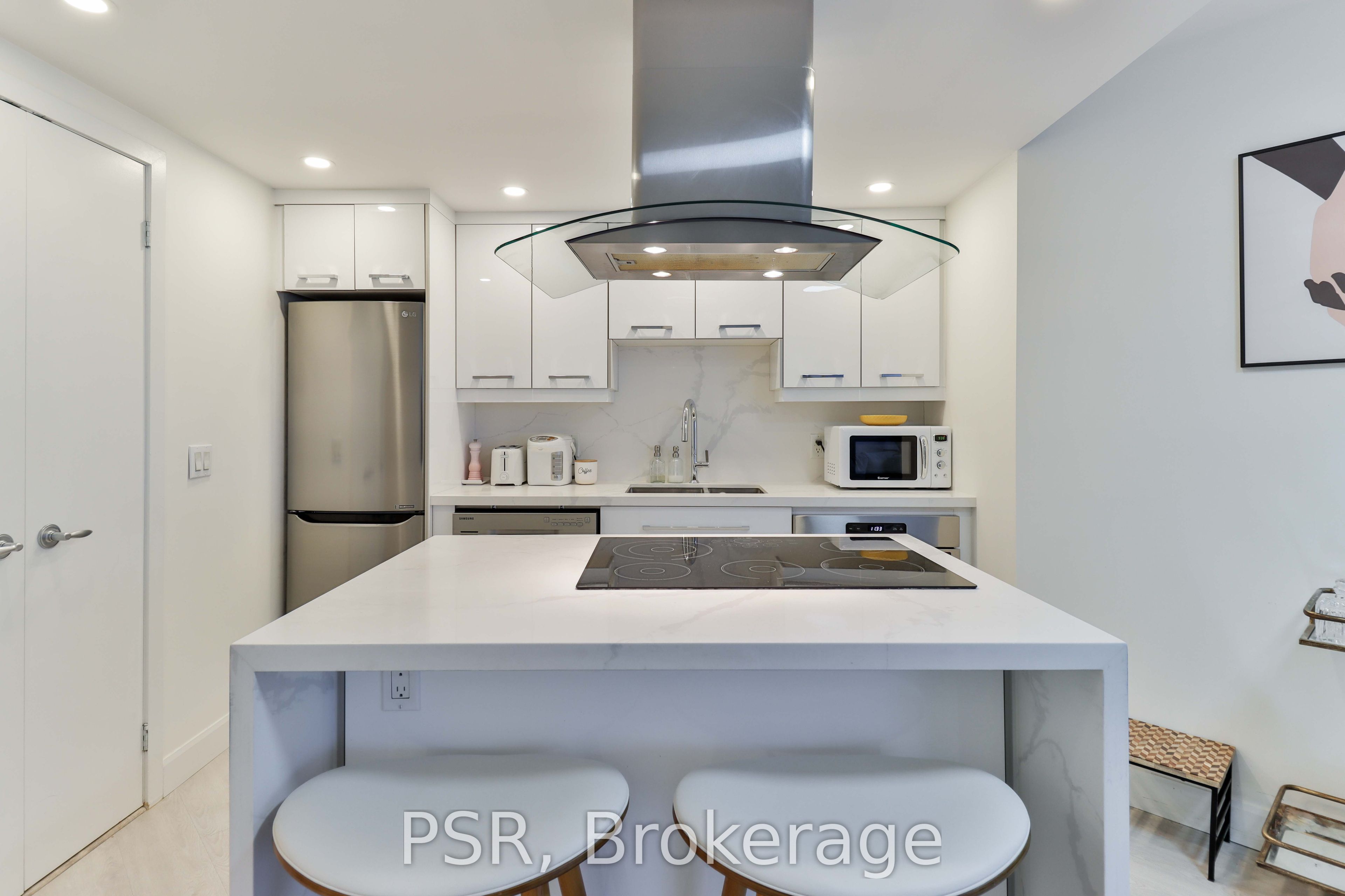 8 York Street 1403, Toronto, ON M5J 2Y2 photo 3