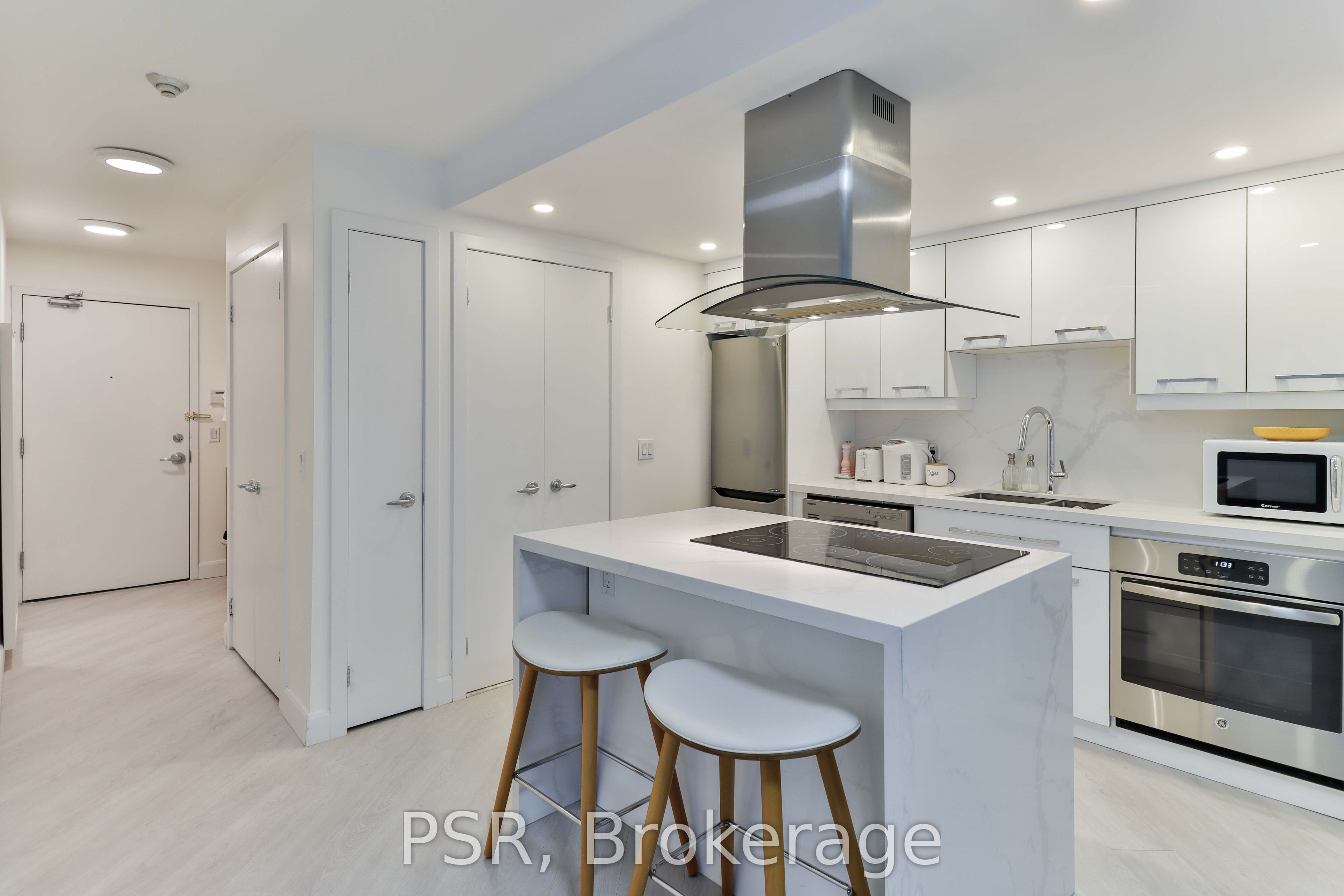 8 York Street 1403, Toronto, ON M5J 2Y2 photo 4