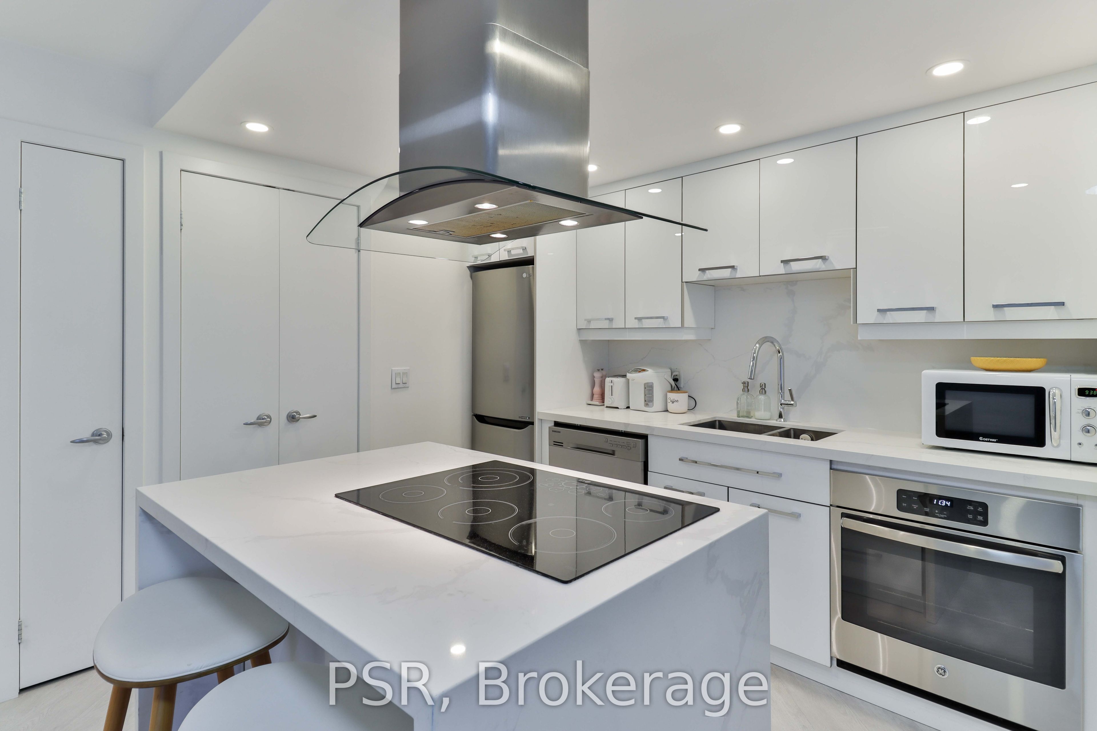 8 York Street 1403, Toronto, ON M5J 2Y2 photo 5