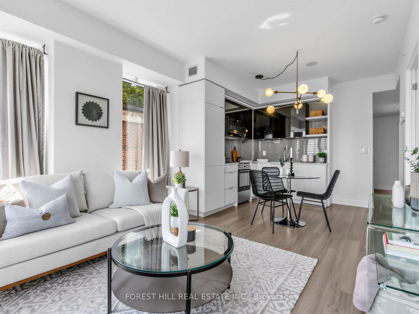 6 Parkwood Avenue 313, Toronto, ON M4V 2W8 photo 3